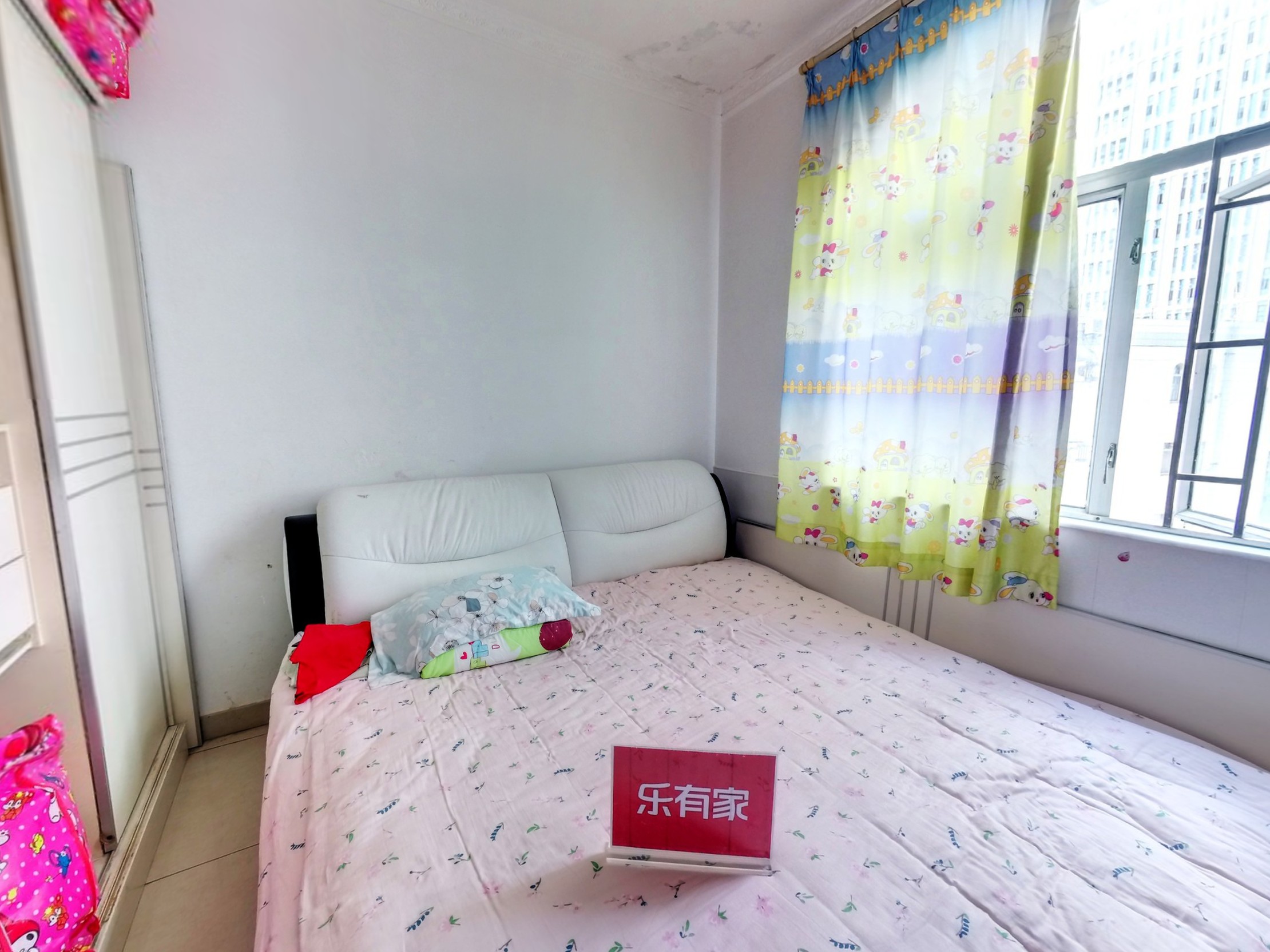 罗湖北楼梯大3房，保养好，通风采光不错