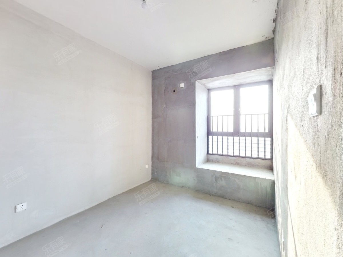 华侨城四海云亭南北毛坯3房，业主诚心出售