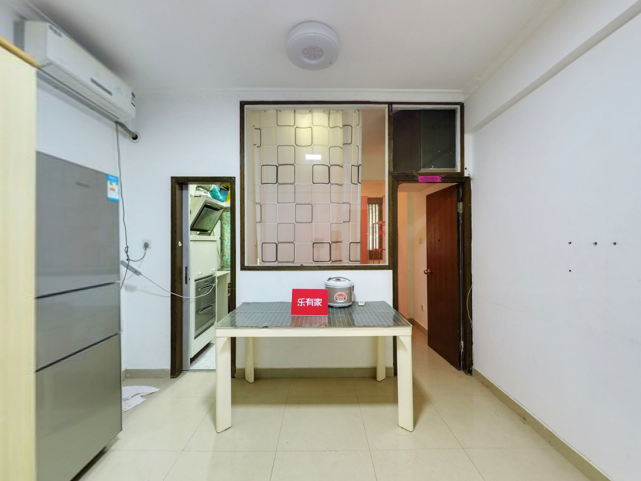 靠山物业空气好，配套成熟，交通购物方便