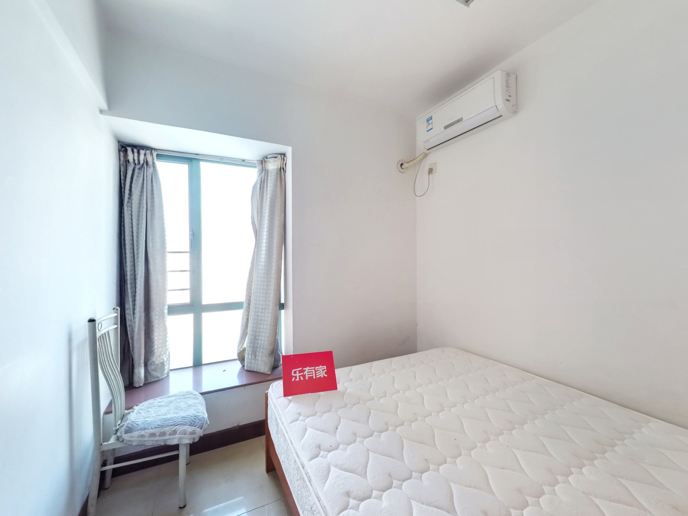 朗晴馨洲诚心出售，低于均价，户型方正，通风采光佳，人车分流，带空中花园，机会难得！