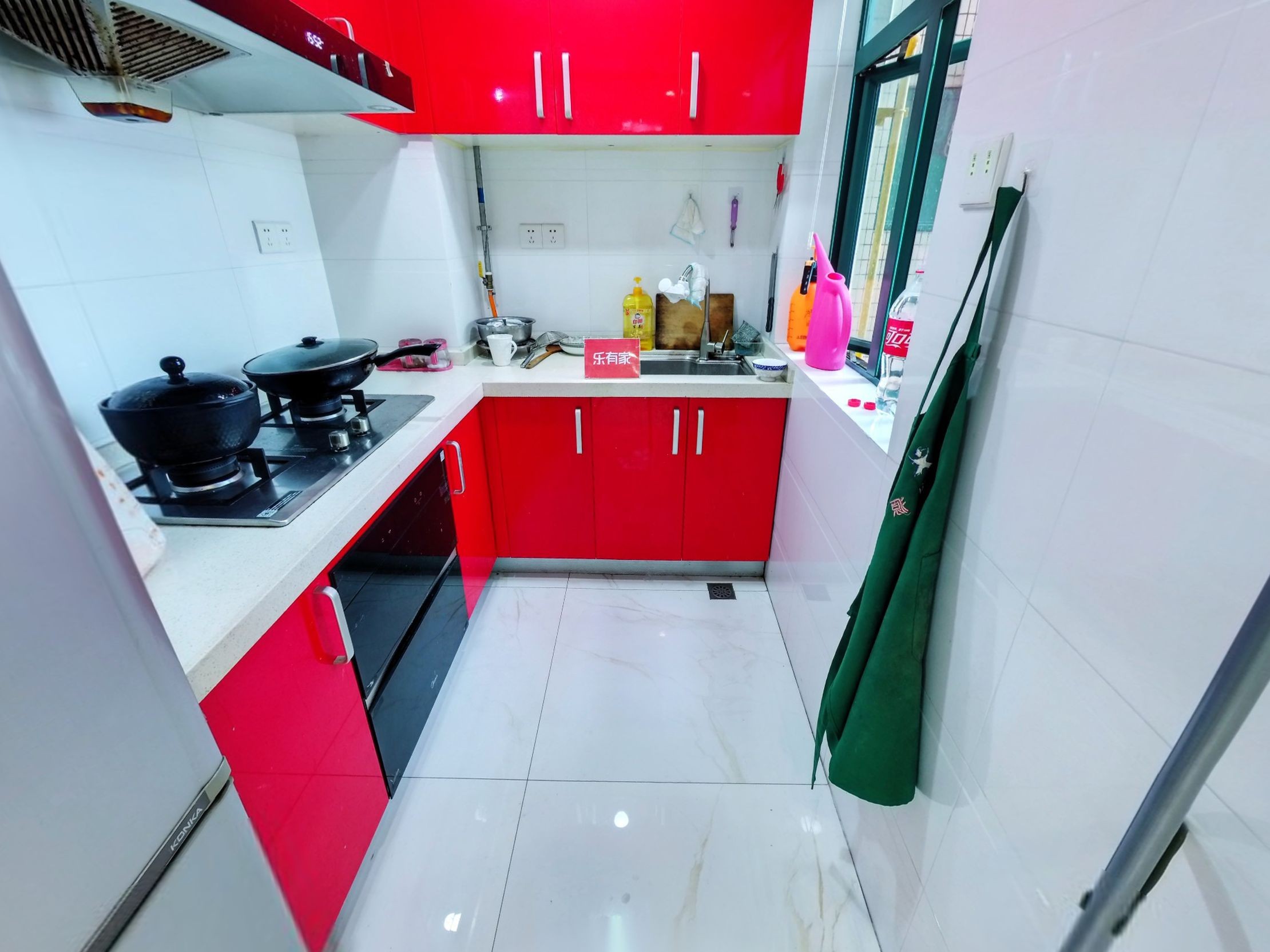 自住新装修，家电齐全有大露台