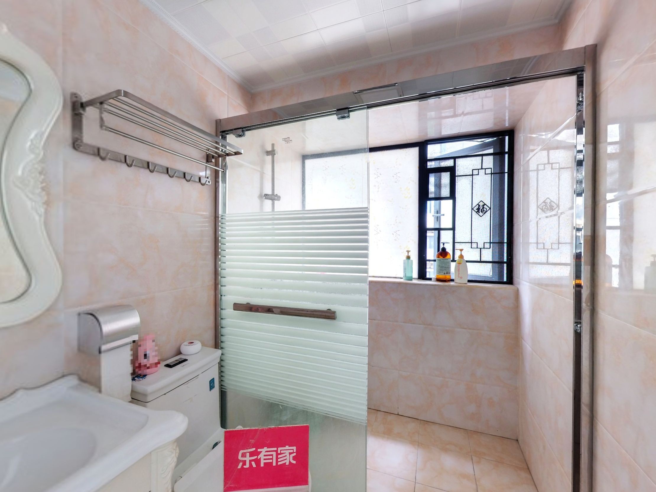 沙井地铁口物业西荟城精装三房，业主诚心出售，看房方便