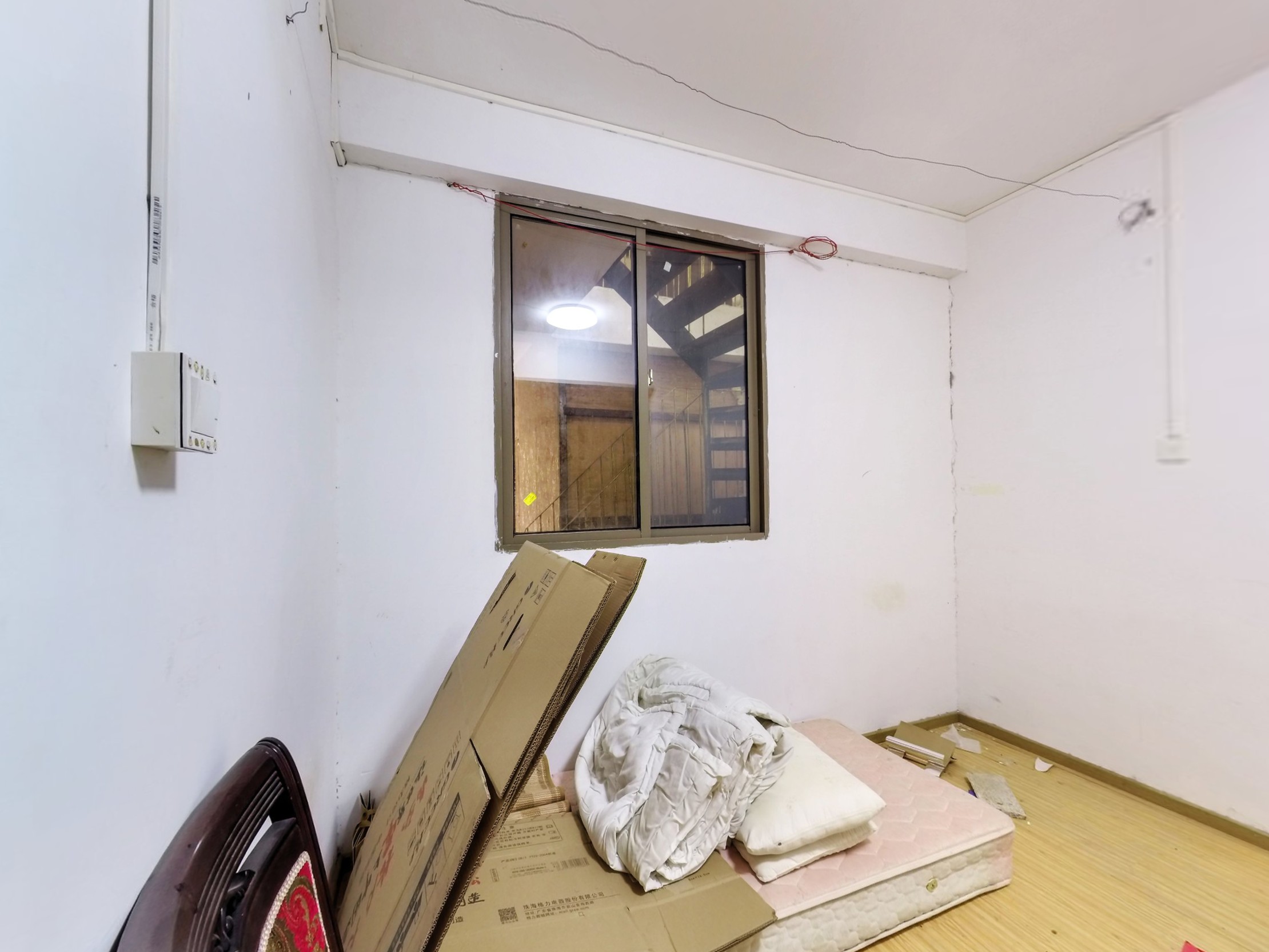 嘉宏湾花园二期，复式3层7房，诚心出租