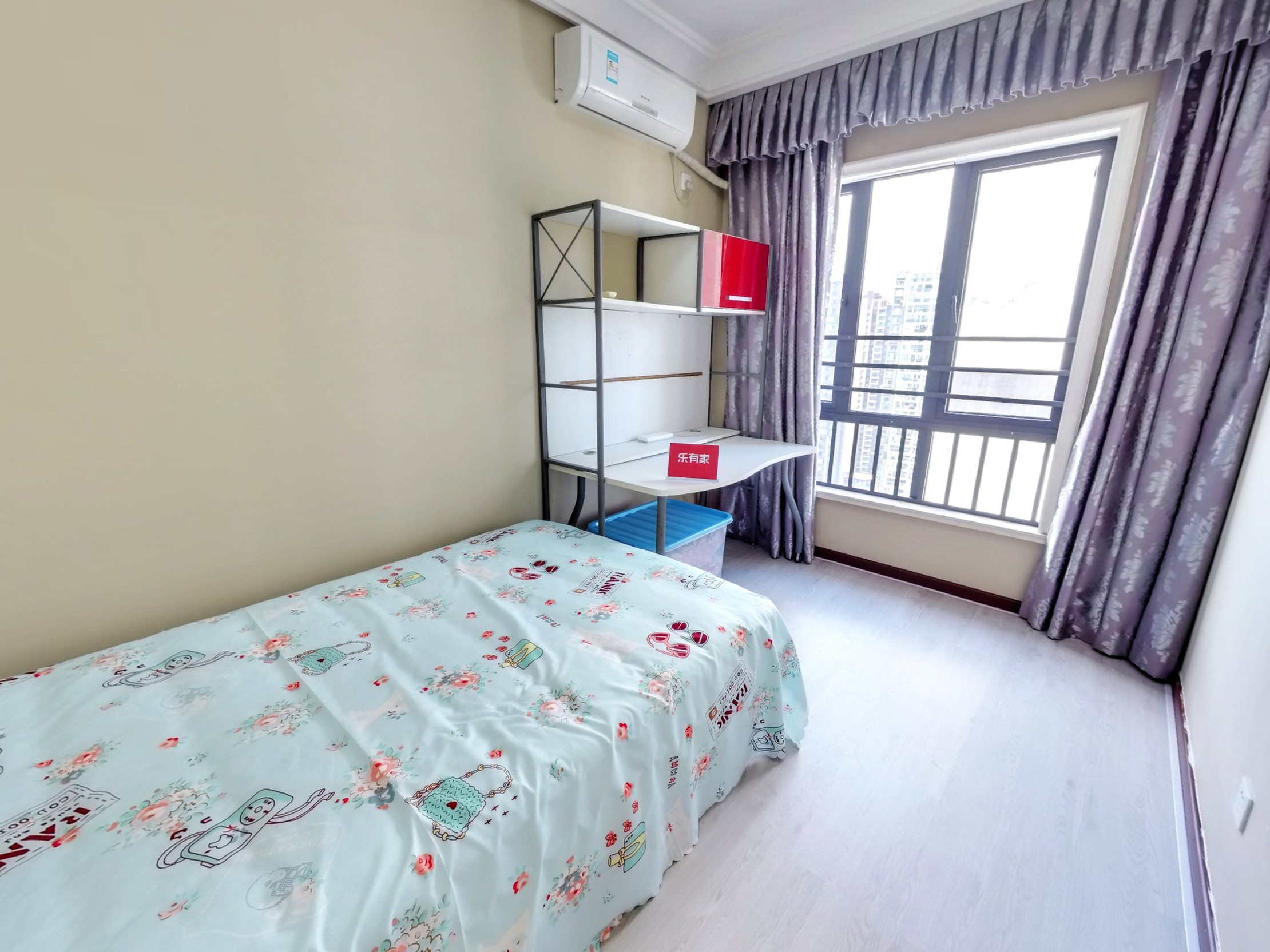 精装三房，开发商装修，业主自住装修