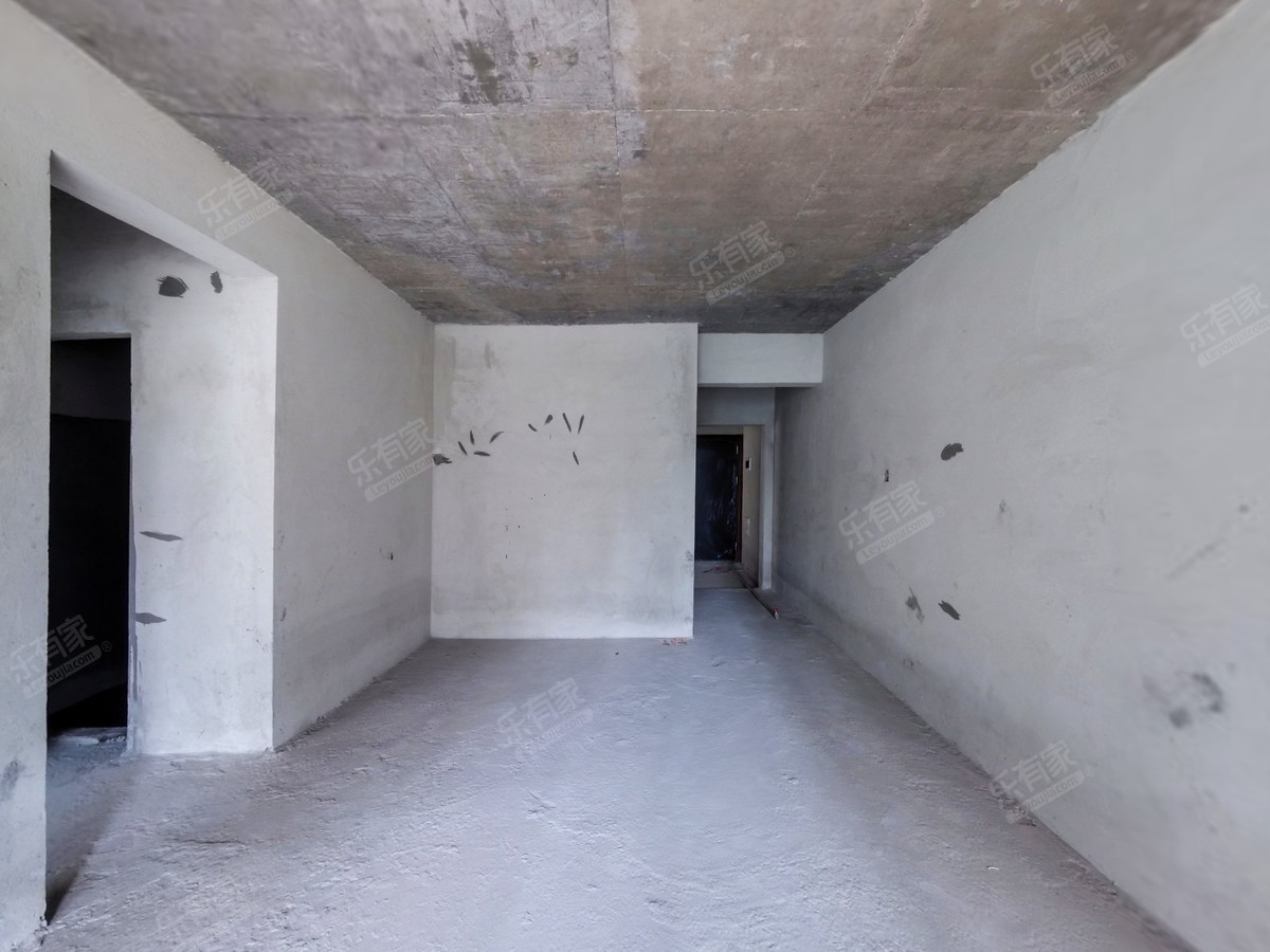 电梯三房，业主诚心出售，近树木园