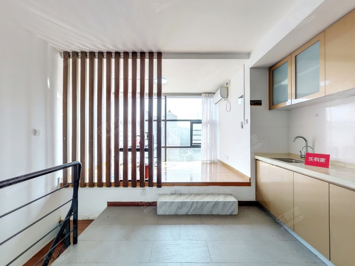 简单的住家装修，周边配套齐全，交通便利。