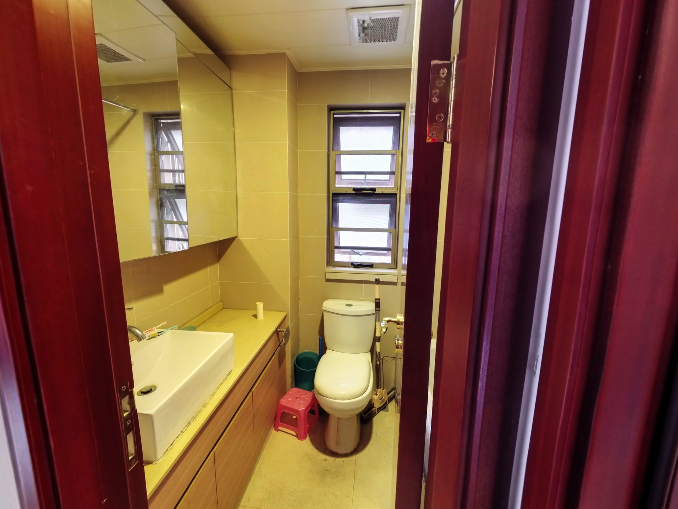 和黄懿花园，看山景，安静三房，高楼层，诚心出售，价格空间大。