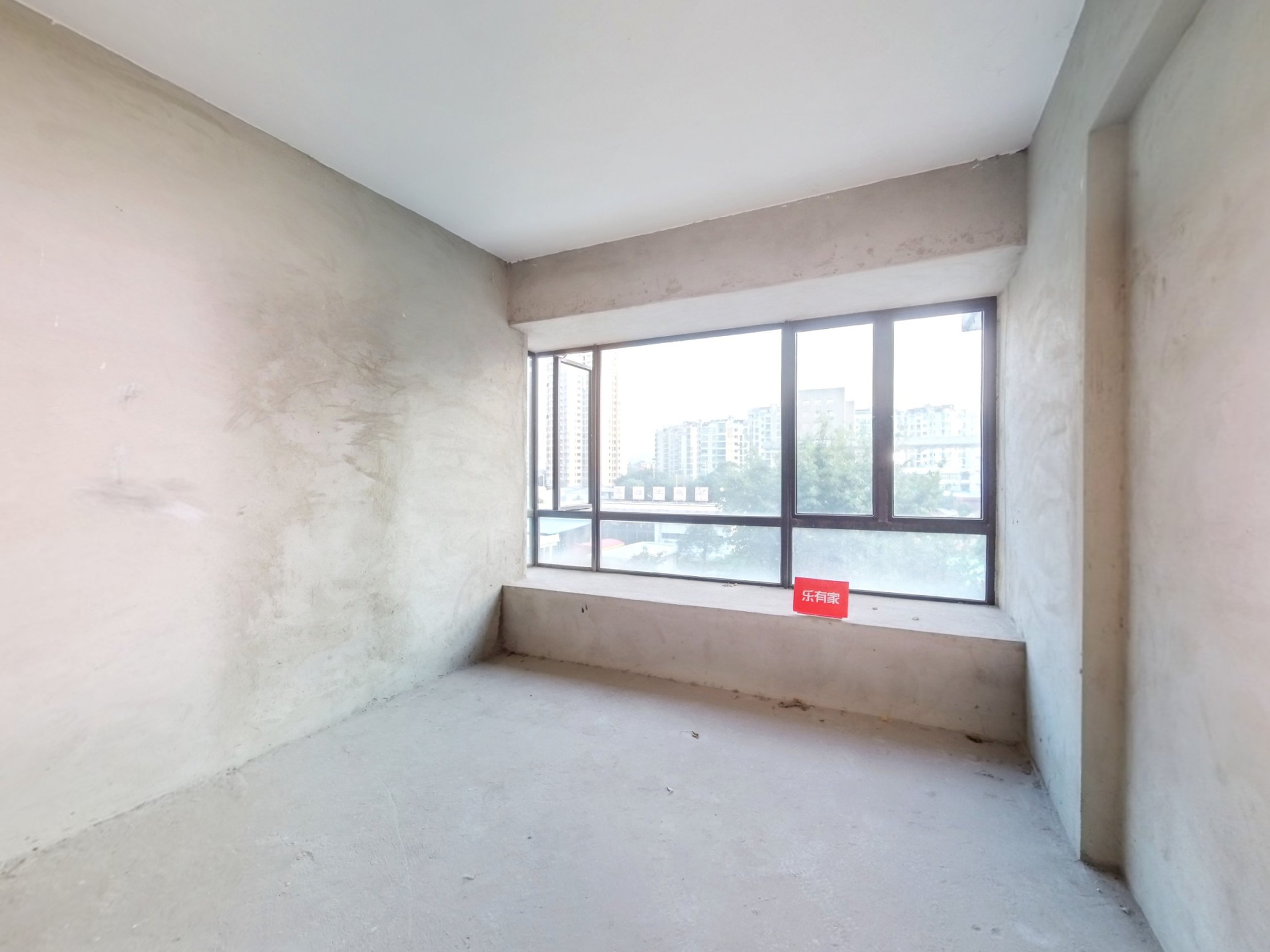 业主诚心出售，电梯3房，采光好