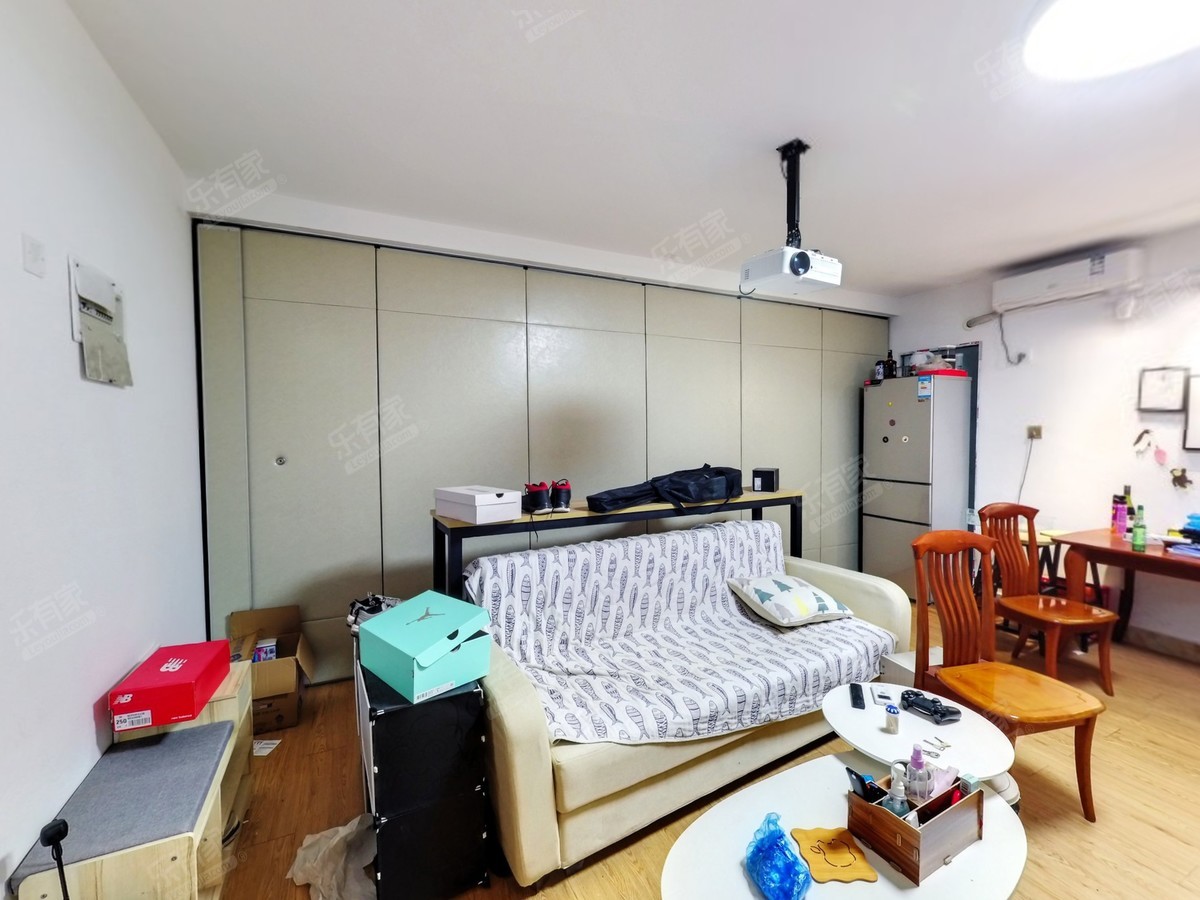 业城阁精装四房出租