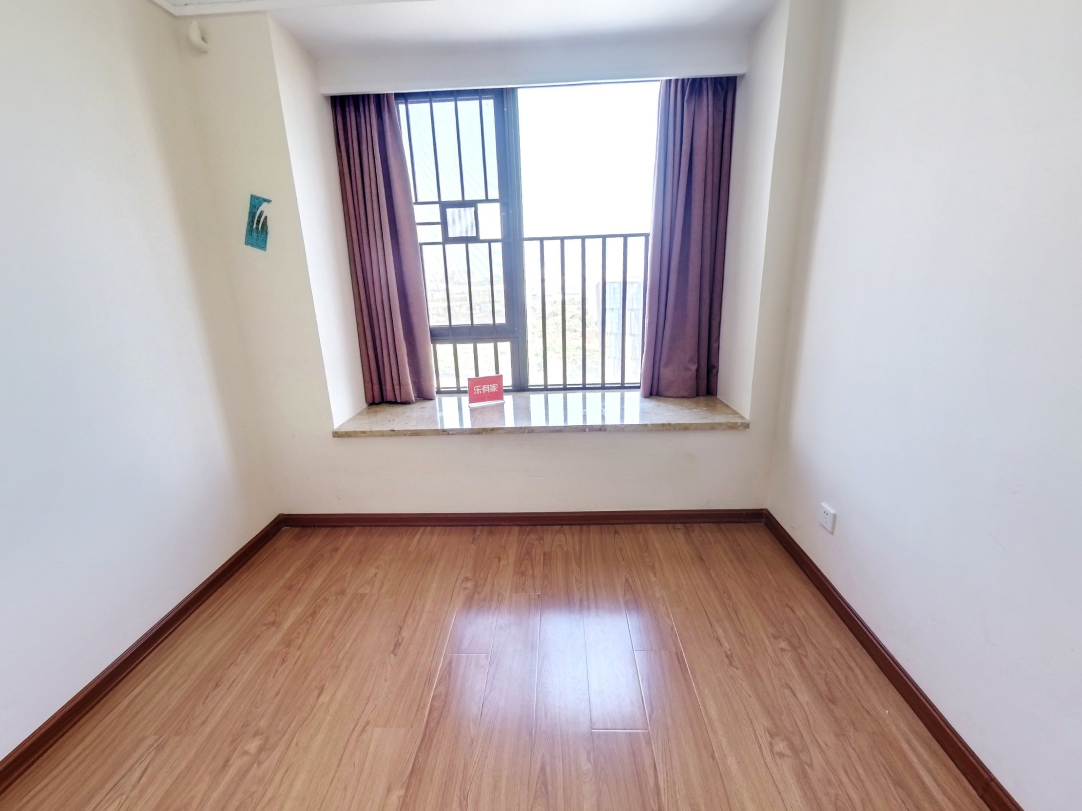 招商花园南区精装三房二厅，环境优美，近地铁