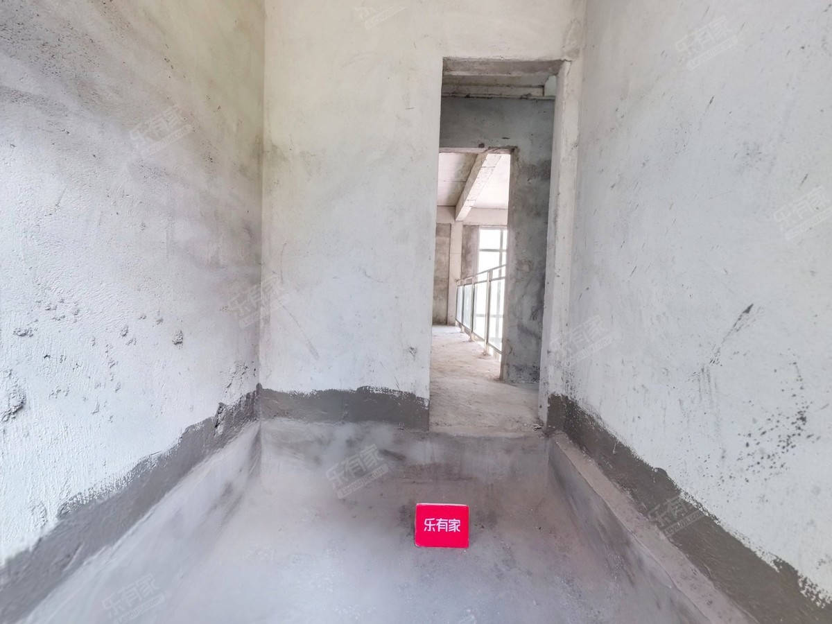 濠东翠苑整栋自建房业主诚心出售，位置很好，门口可通车