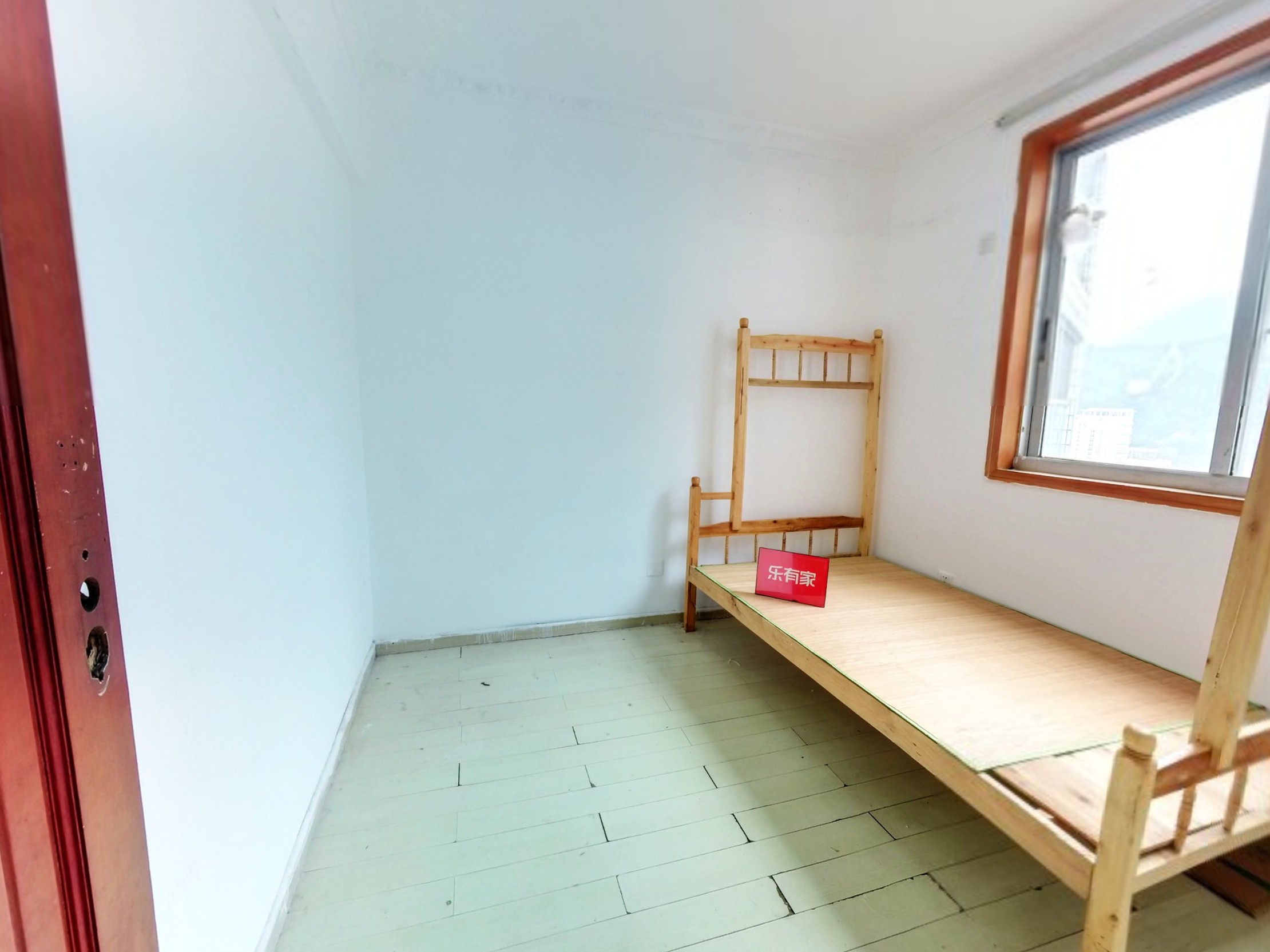 沙头角优质南向大宅，宽敞三室两厅，旁边大型公园，绿意环绕，生活惬意无比。