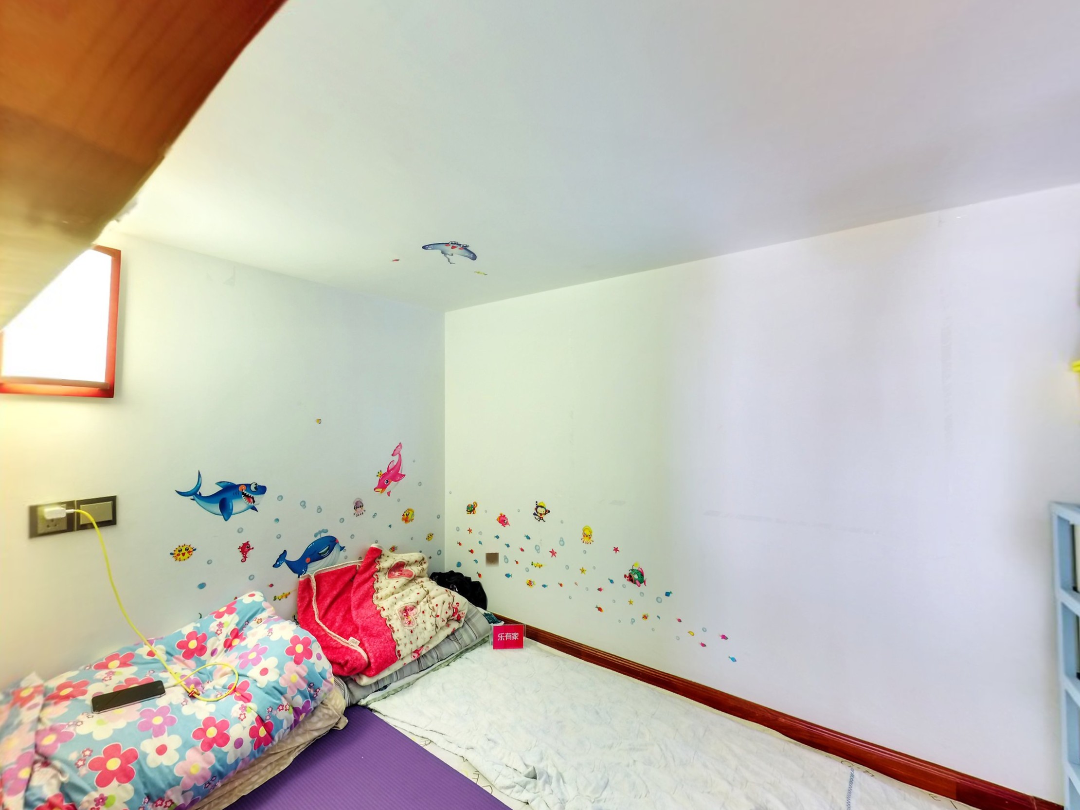 同创新作居诚心出售，朝南中楼层，采光极佳，低于均价，带地面花园，人车分流，生活舒适便捷。