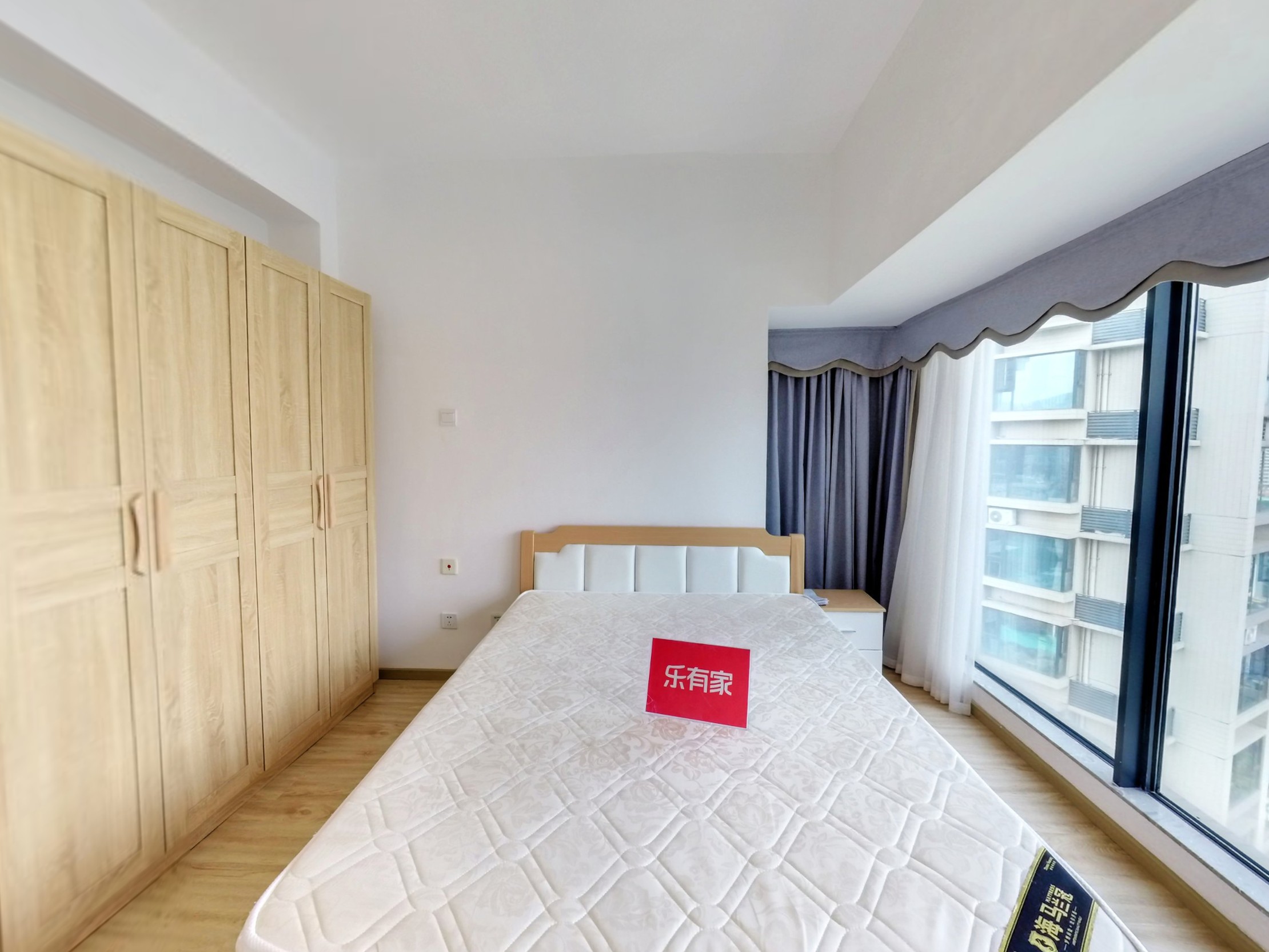 港铁天颂二期东南精装3室，产权优质，诚心出售