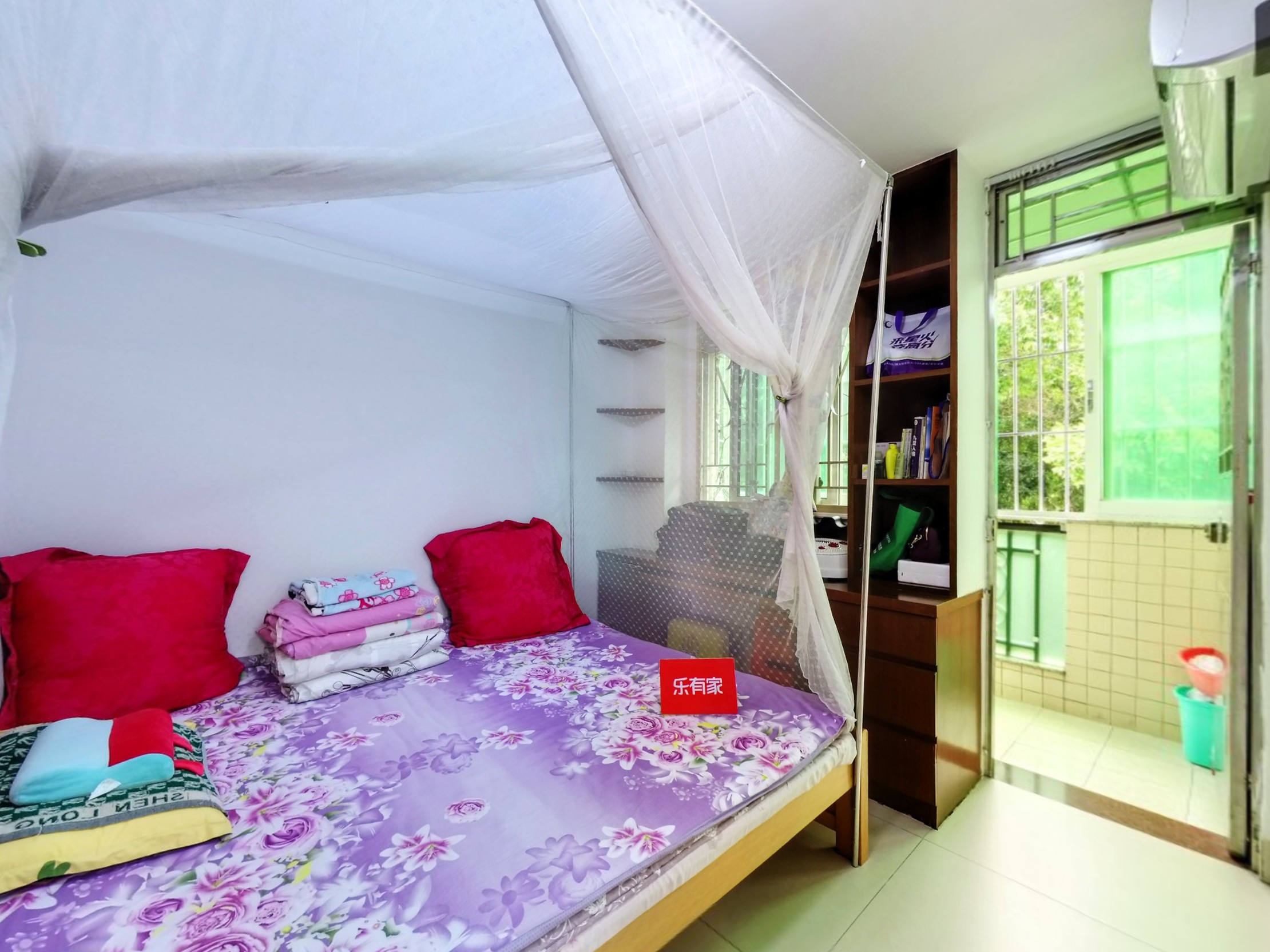 实验小旁边，温馨两房装修保养好，拎包入住