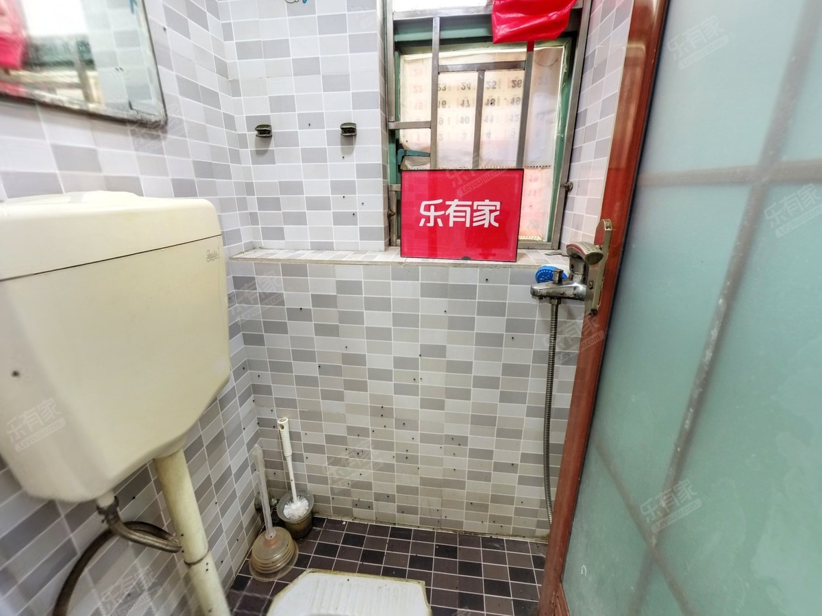 华清园厕所-1