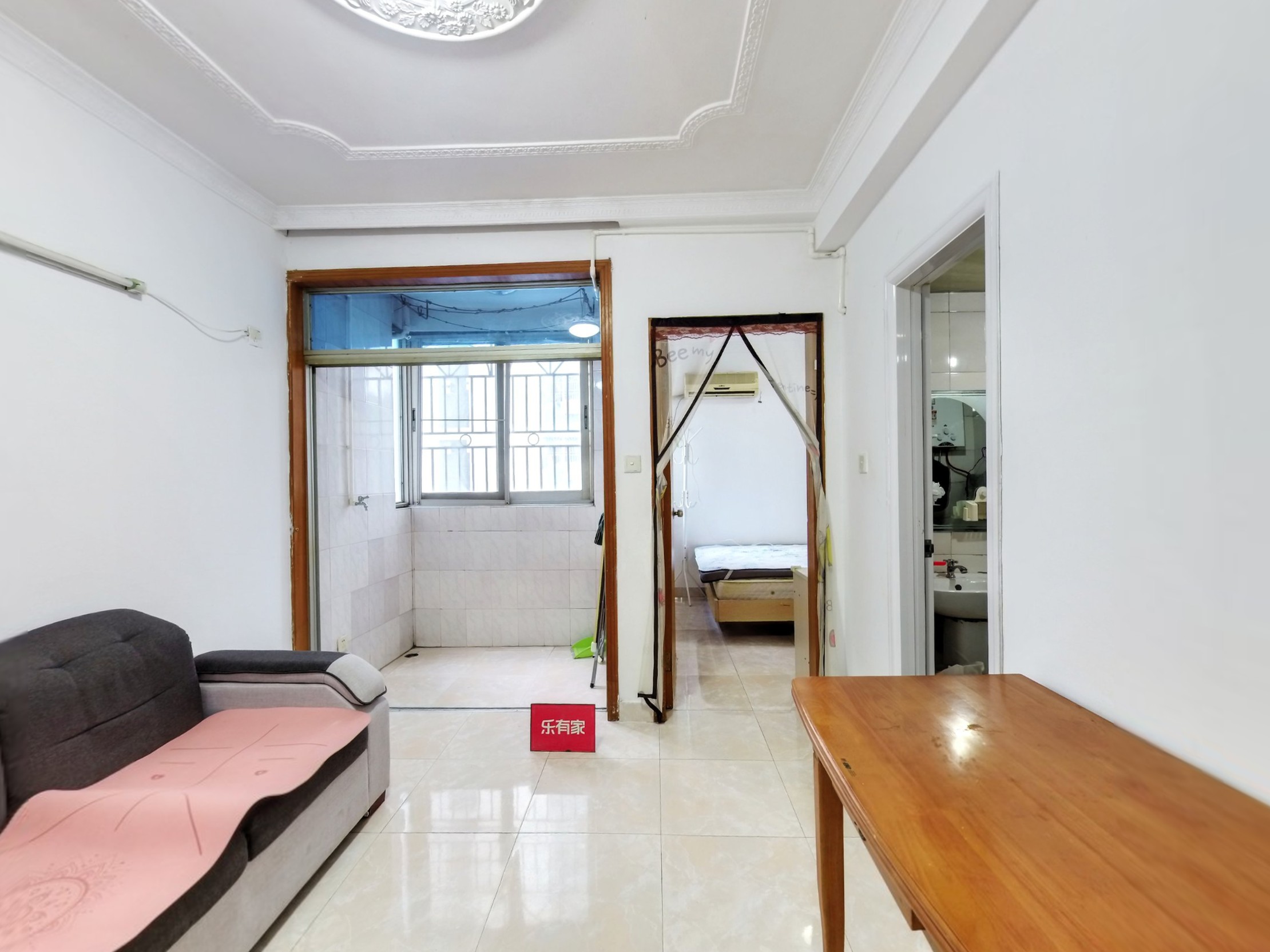 新出2房，少见户型，年轻人的装修，采光很好！