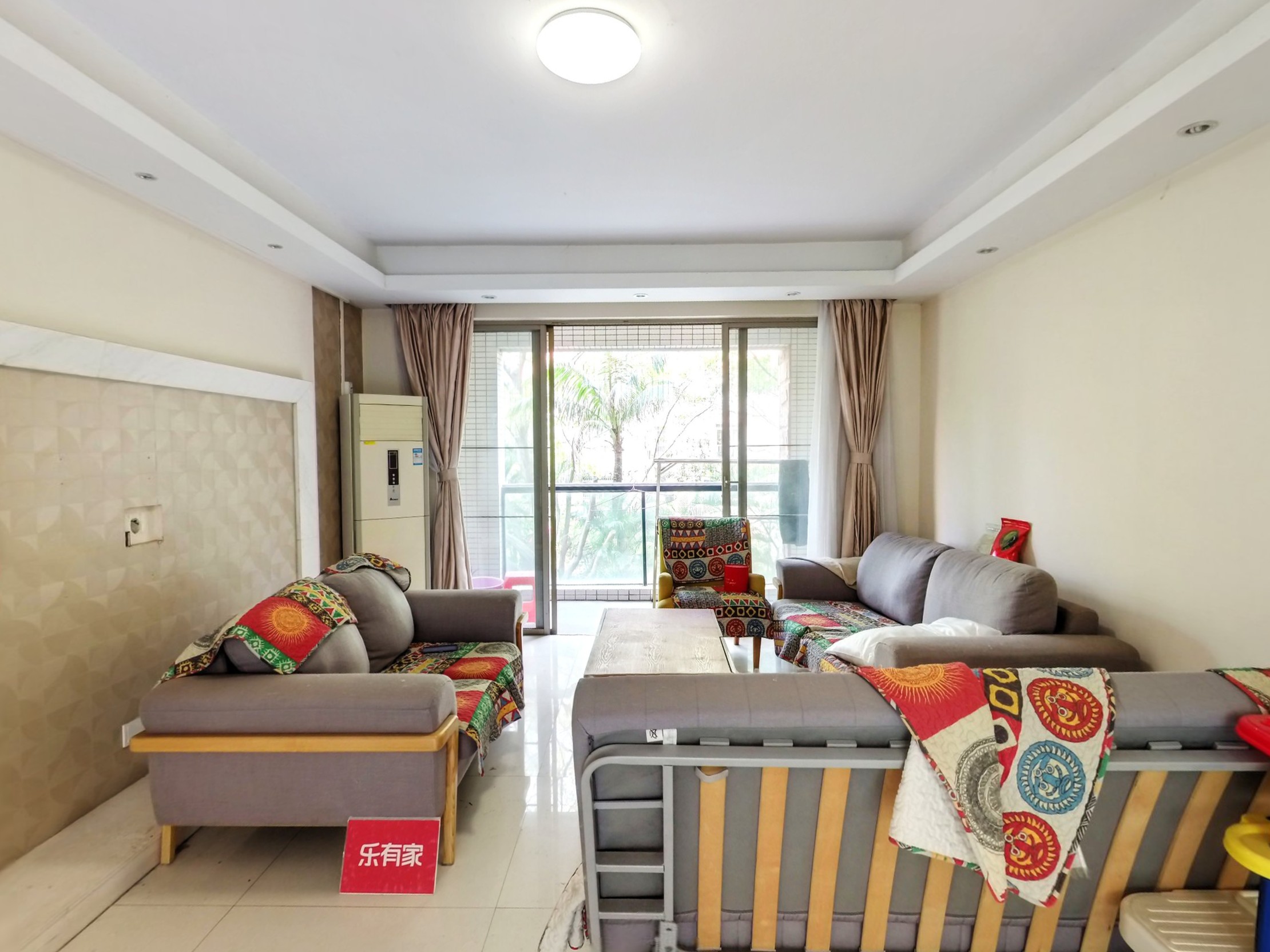 户型方正，通风和采光都不错