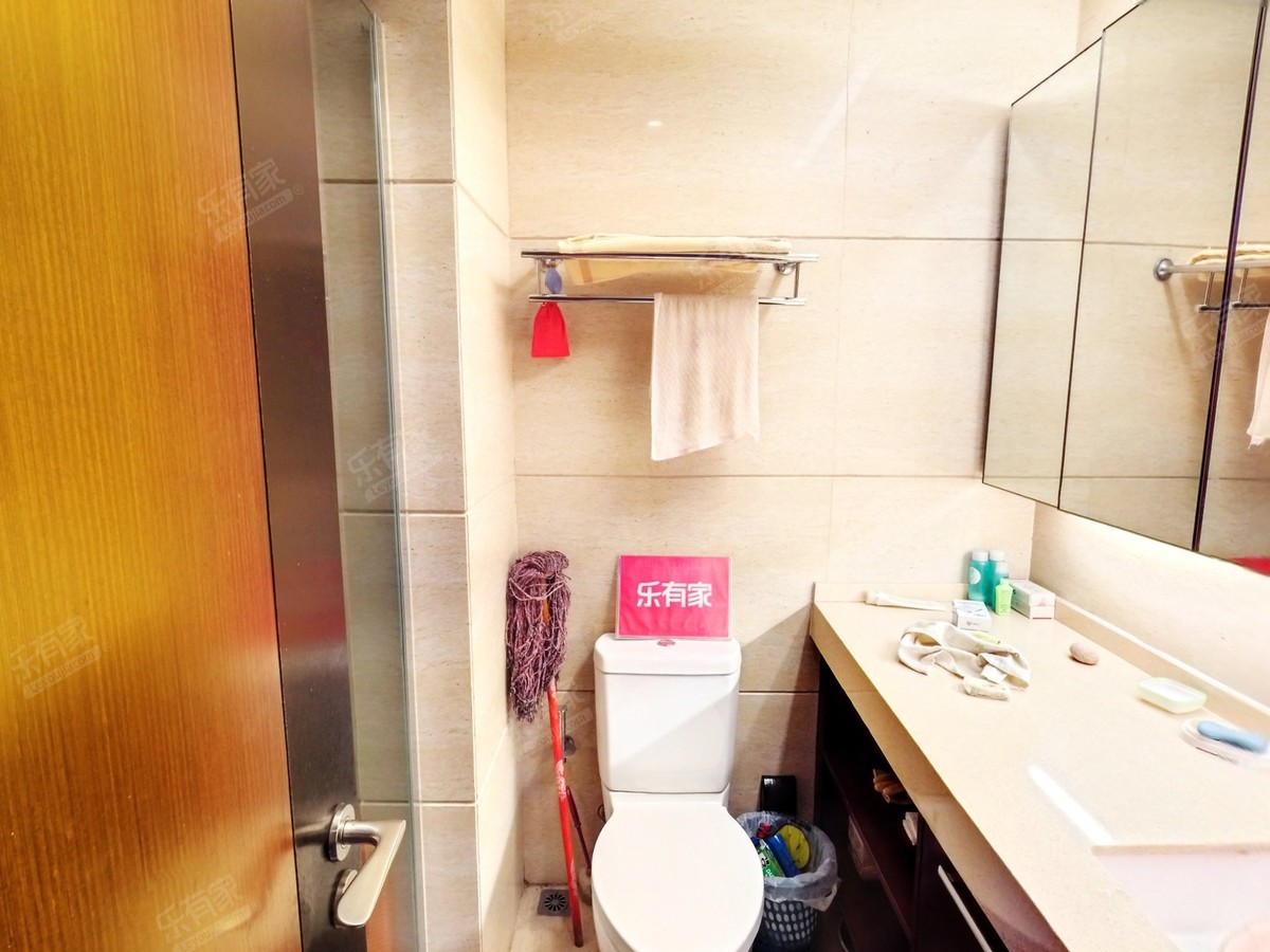 万科璞悦山厕所-2
