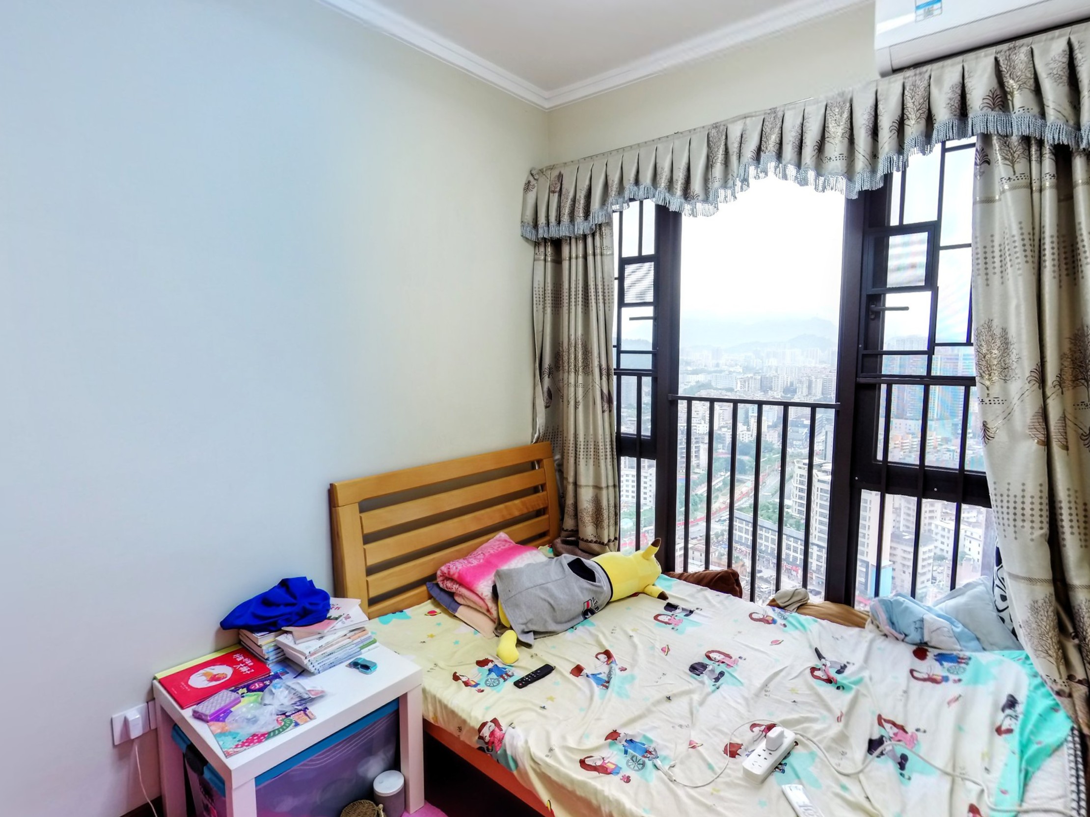 诚心出售万科麓城一期，低于均价，方正户型，通风采光佳，车位充足，更有地面花园，机会难得！