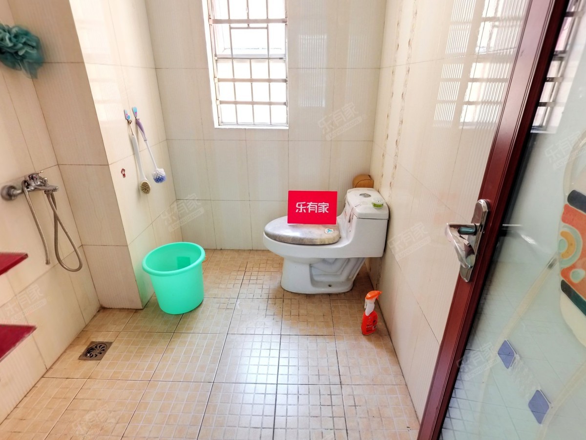 丽江花园四期厕所-2