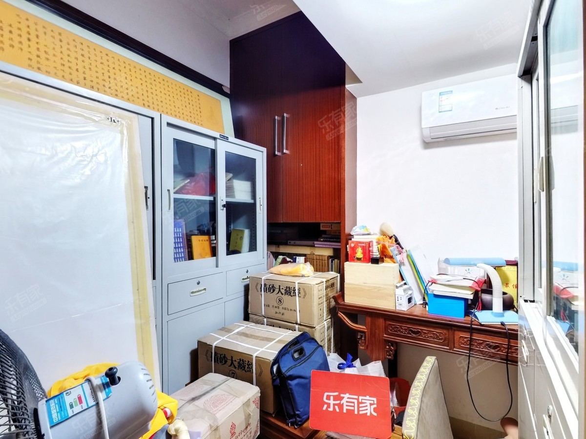 有大平台的大四房，拿下成本和月供都低，刚需改善客，保养好