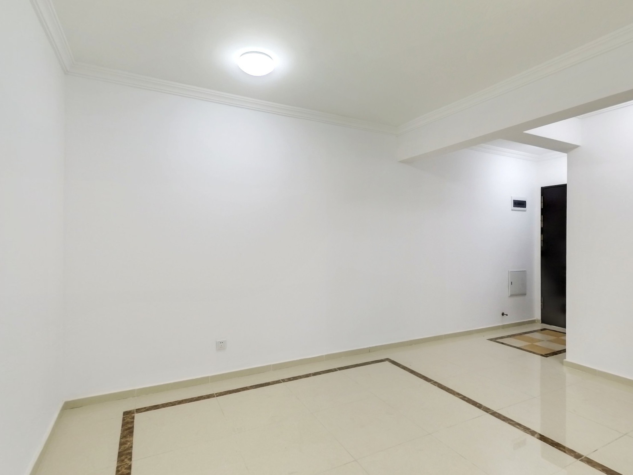 岗厦城诚心出售，户型方正，通风采光佳，优质学校环绕，楼龄新，小区人车分流，生活舒适无忧。