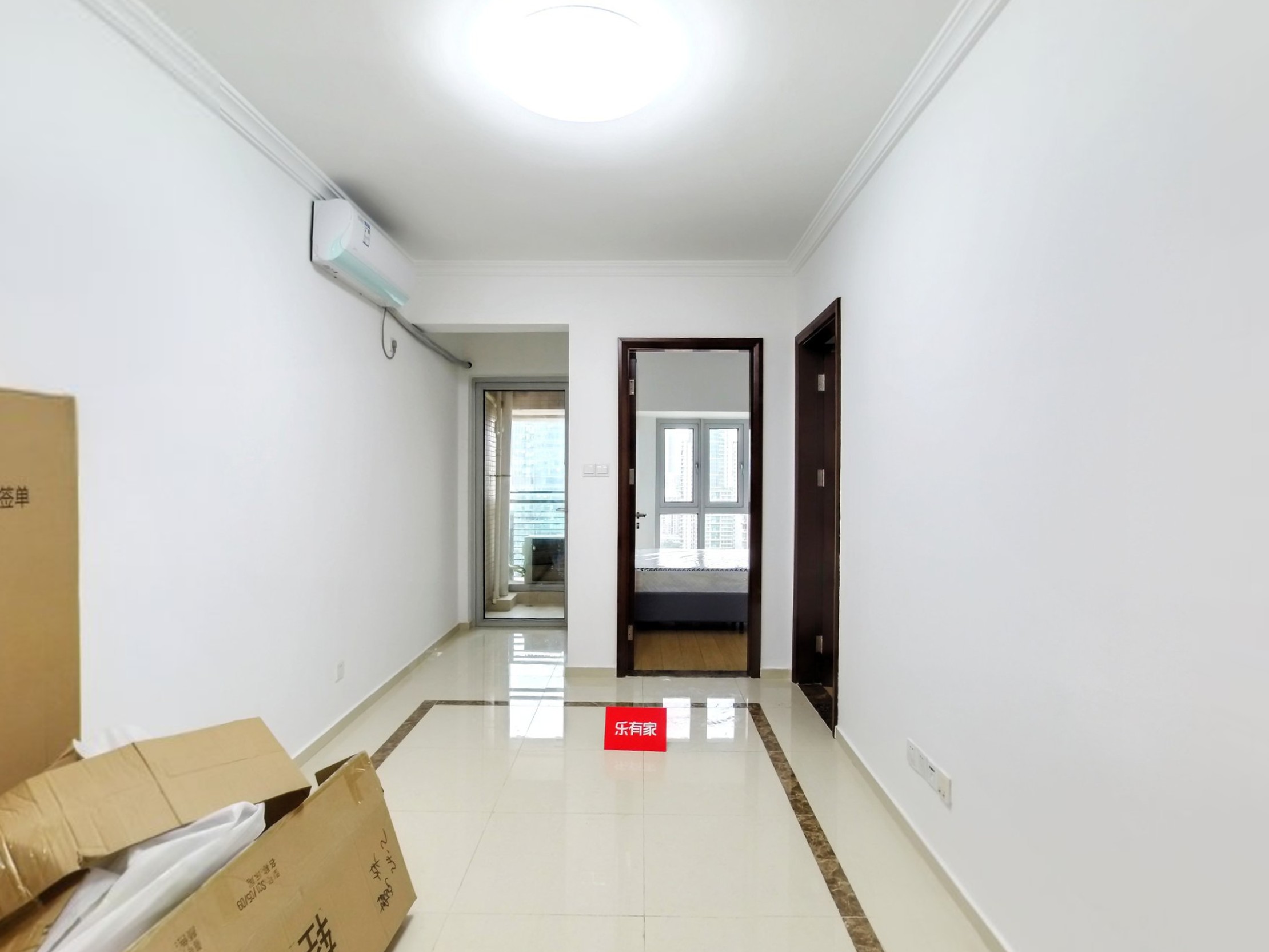 岗厦南向两室一厅，临近大型公园，绿意环绕，生活惬意无比。