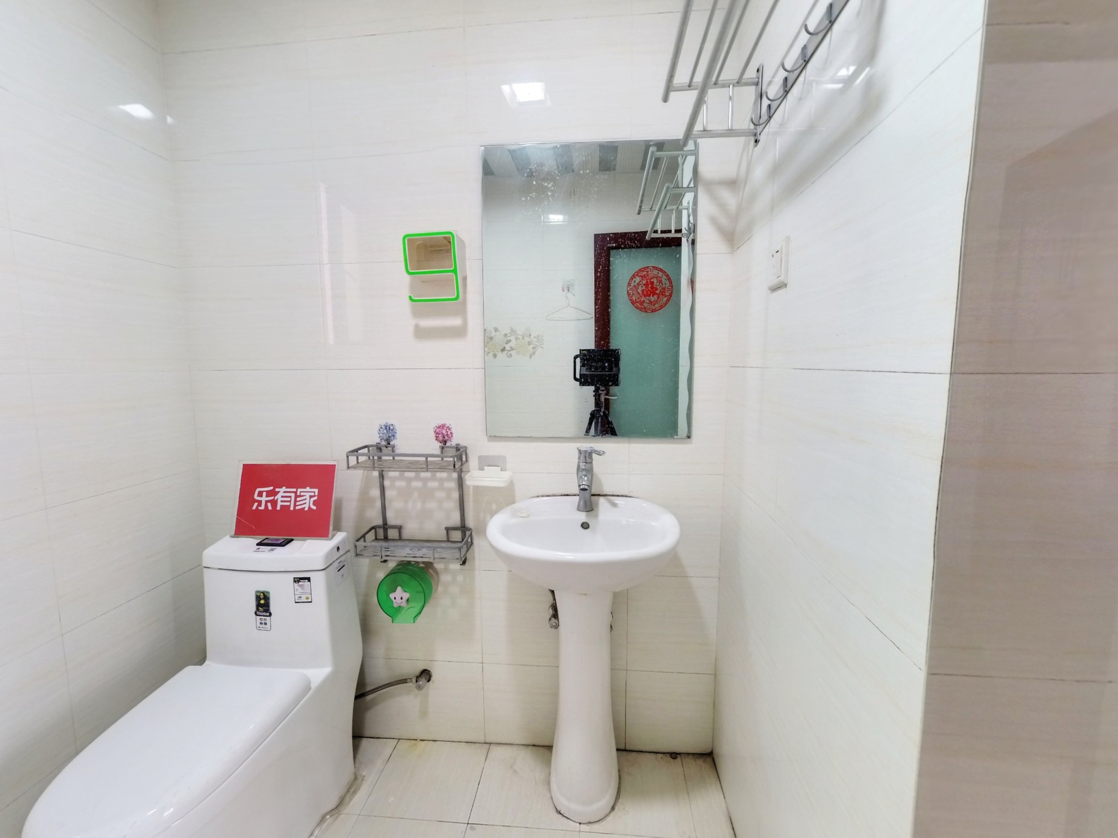 江南豪苑，精装大两房业主诚心出售价格还可以谈