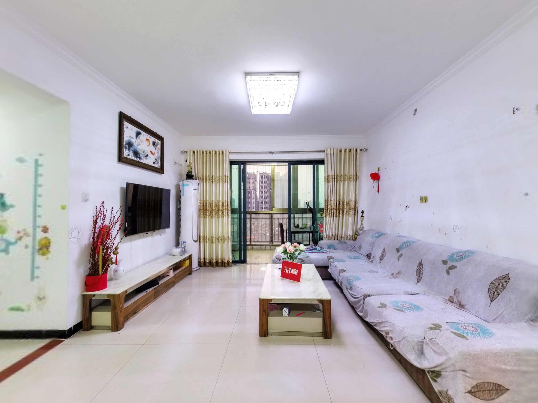 金碧花园第三金碧，户型方正，通风采光优，附带地面花园，临近重点学校，业主诚心出售，预约后可实地看房。