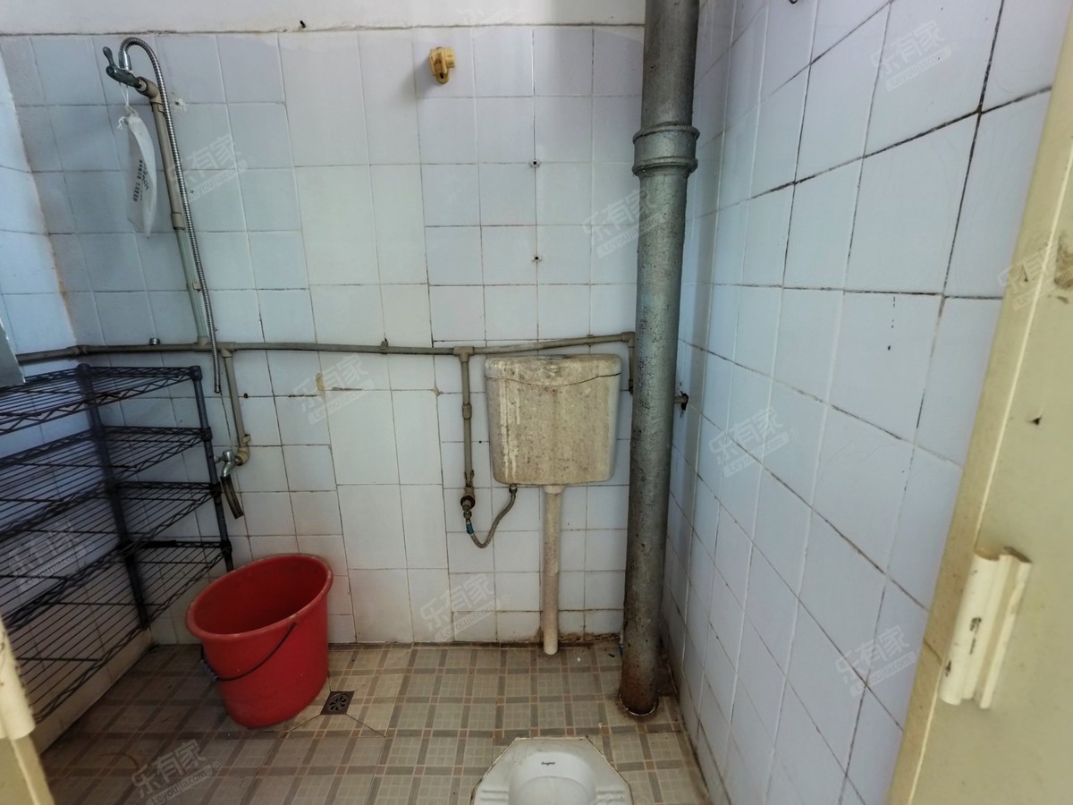 恒丰工业城厕所-1