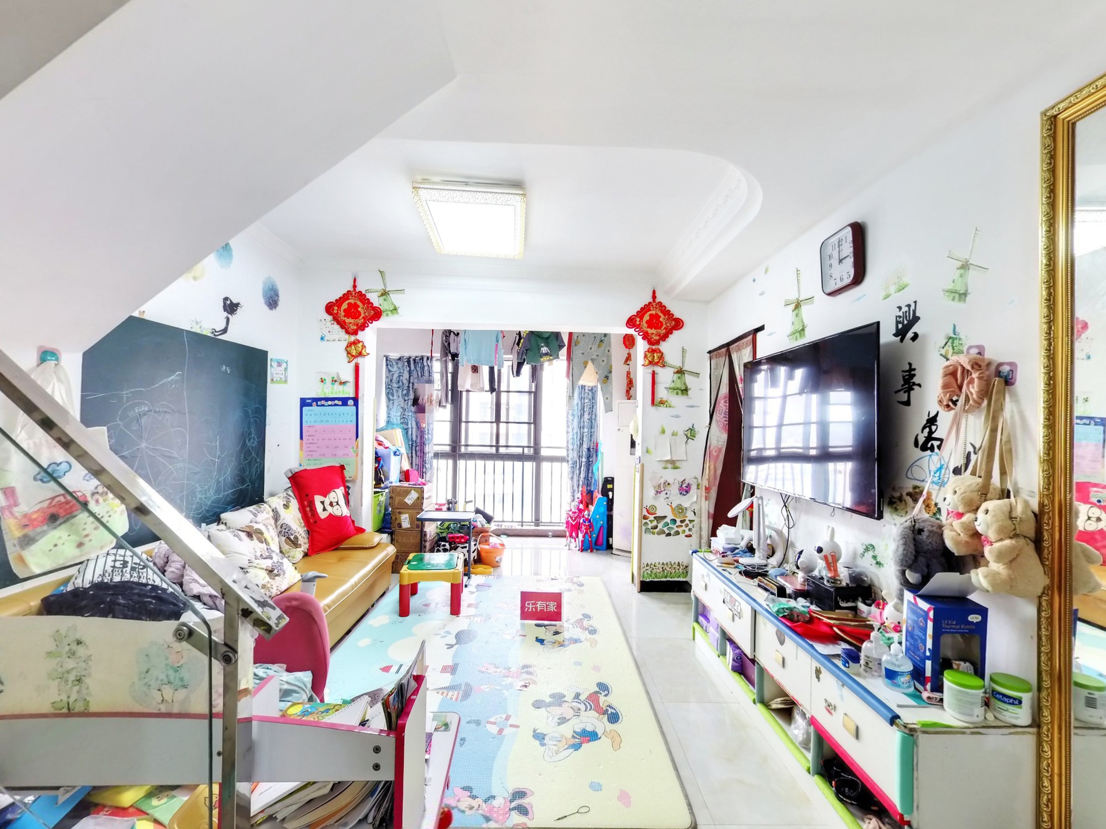 家私家电齐全，全屋定制装修。南北对流户型