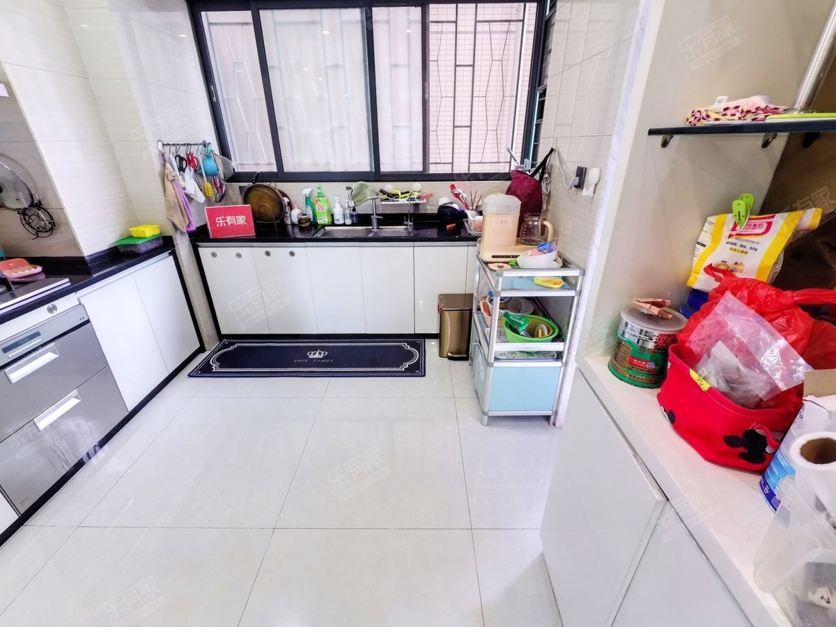 石岐豪逸御华庭，看泳池改善大户型，风格温馨，大阳台，居家舒适