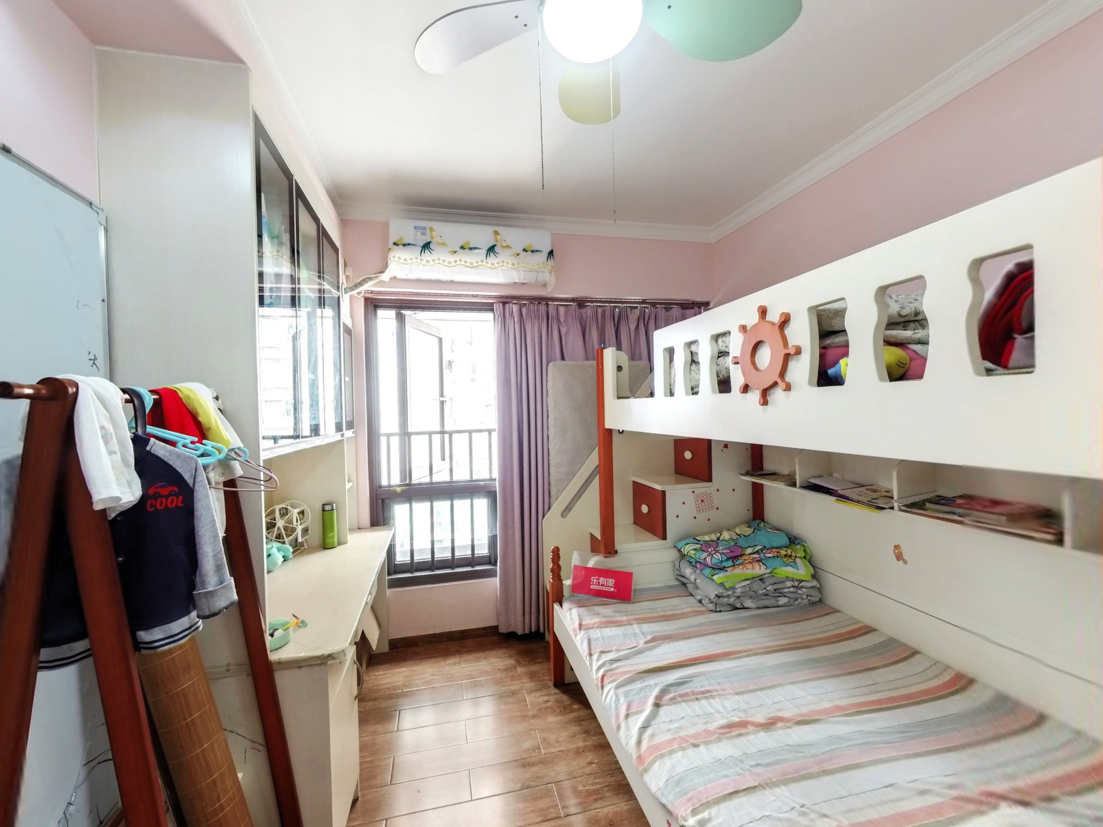 天玺一号正规三房，端头位，15年次新小区，楼下公园！！