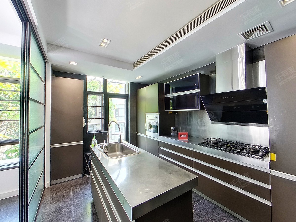 圣莫丽斯花园二期上下两层叠墅出售，看房方便价格可谈