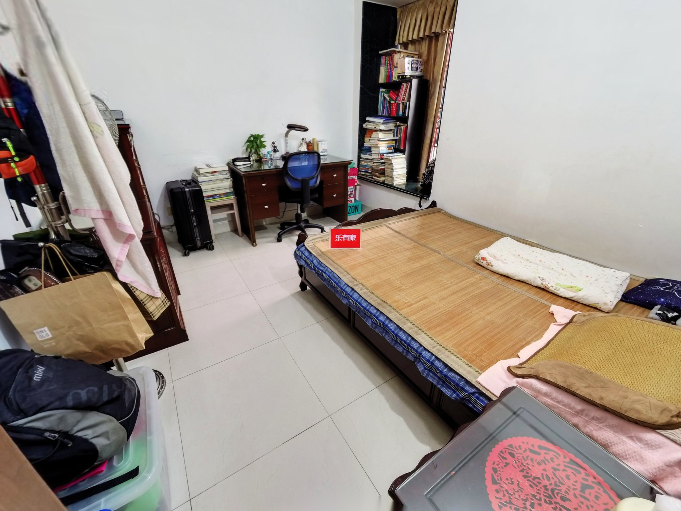 三层顶楼复式露台花园，面积大，户型方正，南北通透视野好