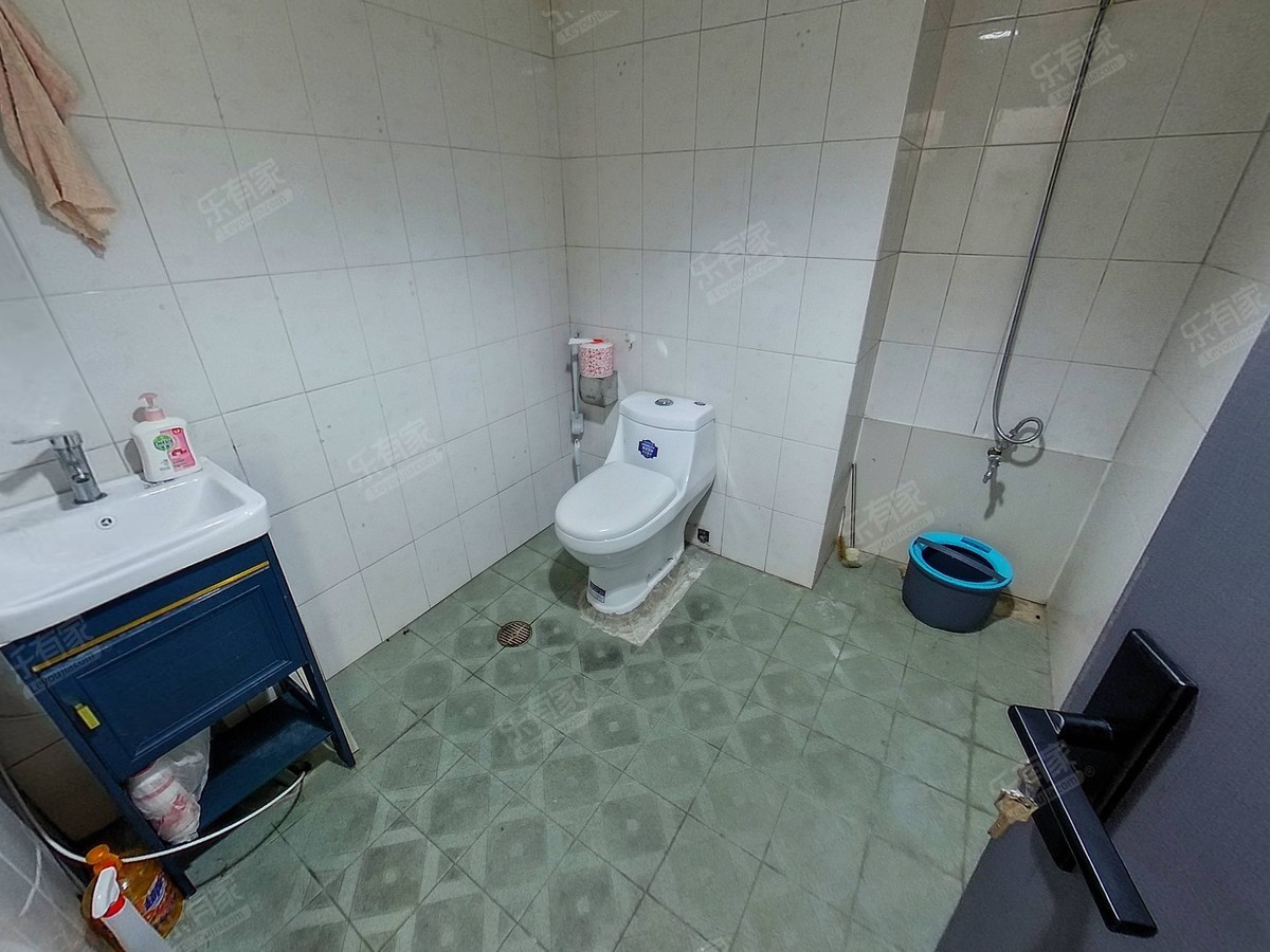 青海大厦厕所-1