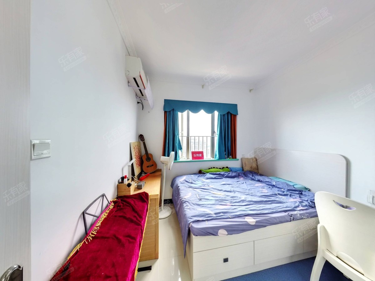 东南单边位安静，正4房2厅2卫，实用率超100%