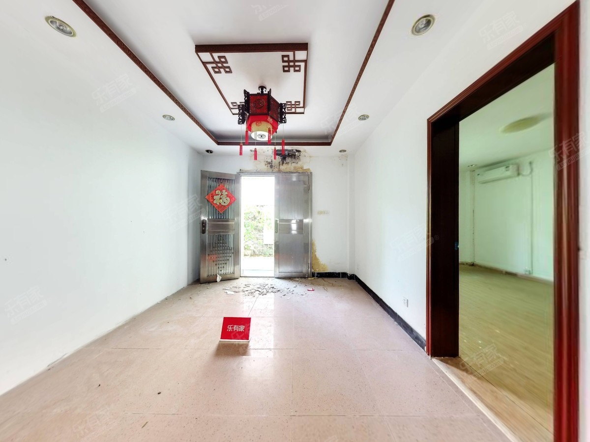 税局宿舍标准居家房出售，拎包入住，天台