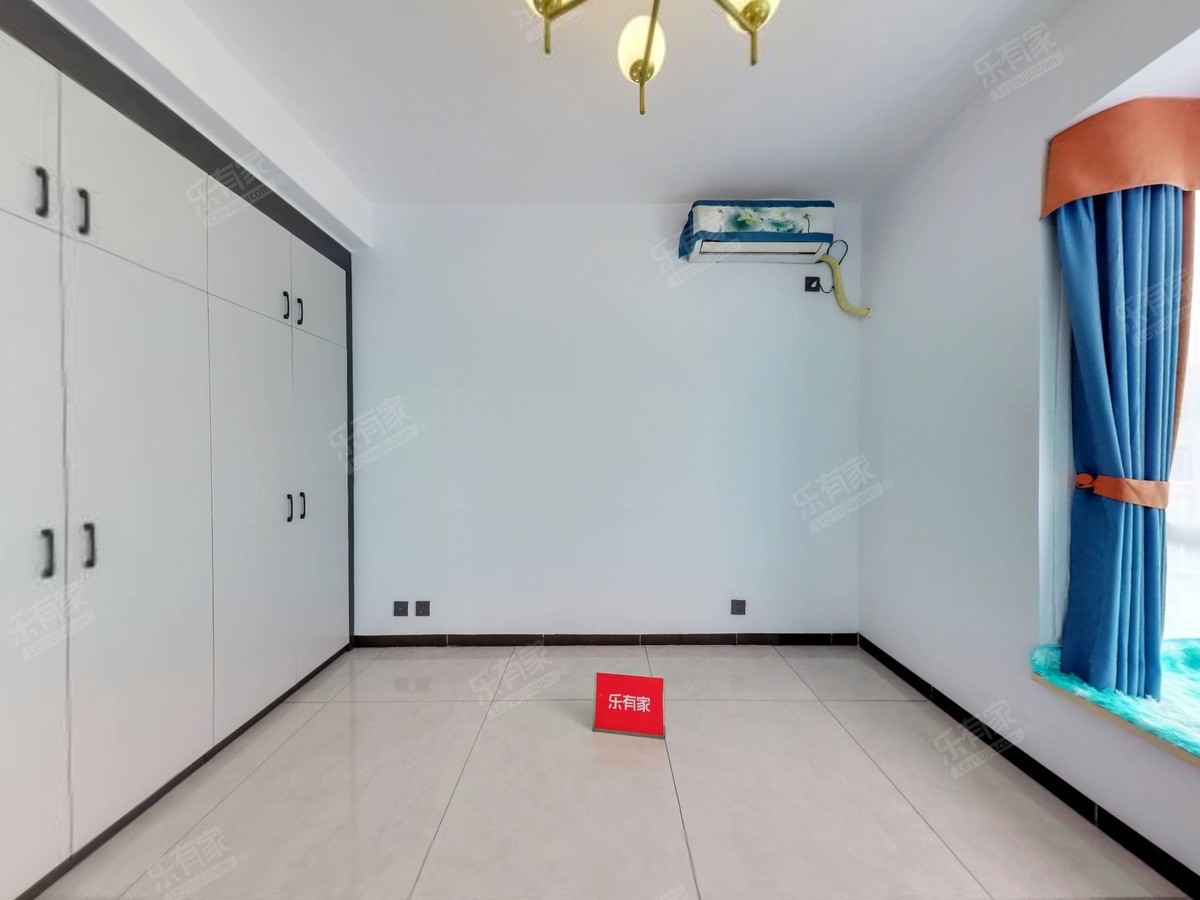 健康花城一期顶楼复式，带大露台。