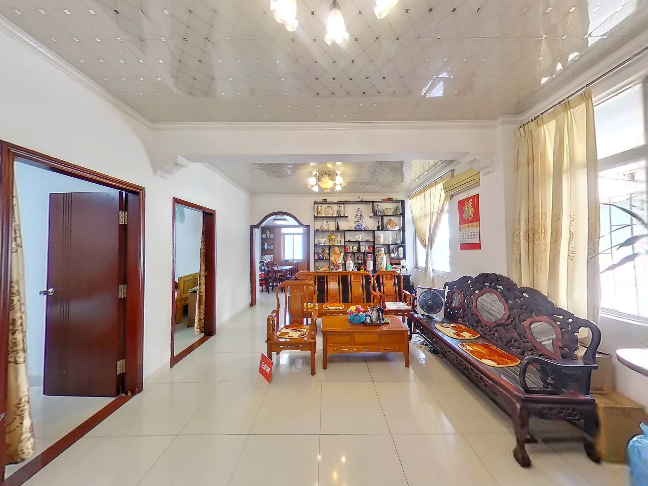 诚居花园，南向3室2厅，出行方便