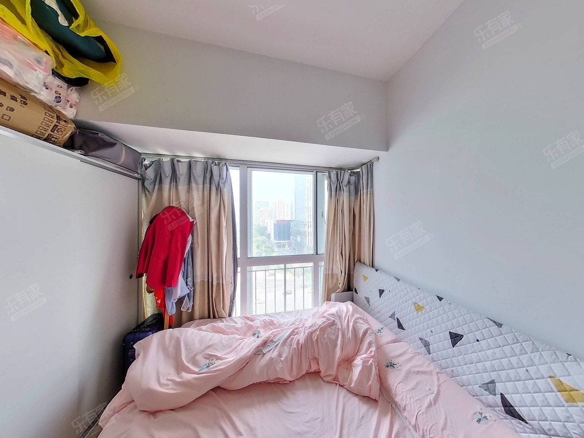 鸿景湾大5房，安静楼层，户型方正，满五唯一