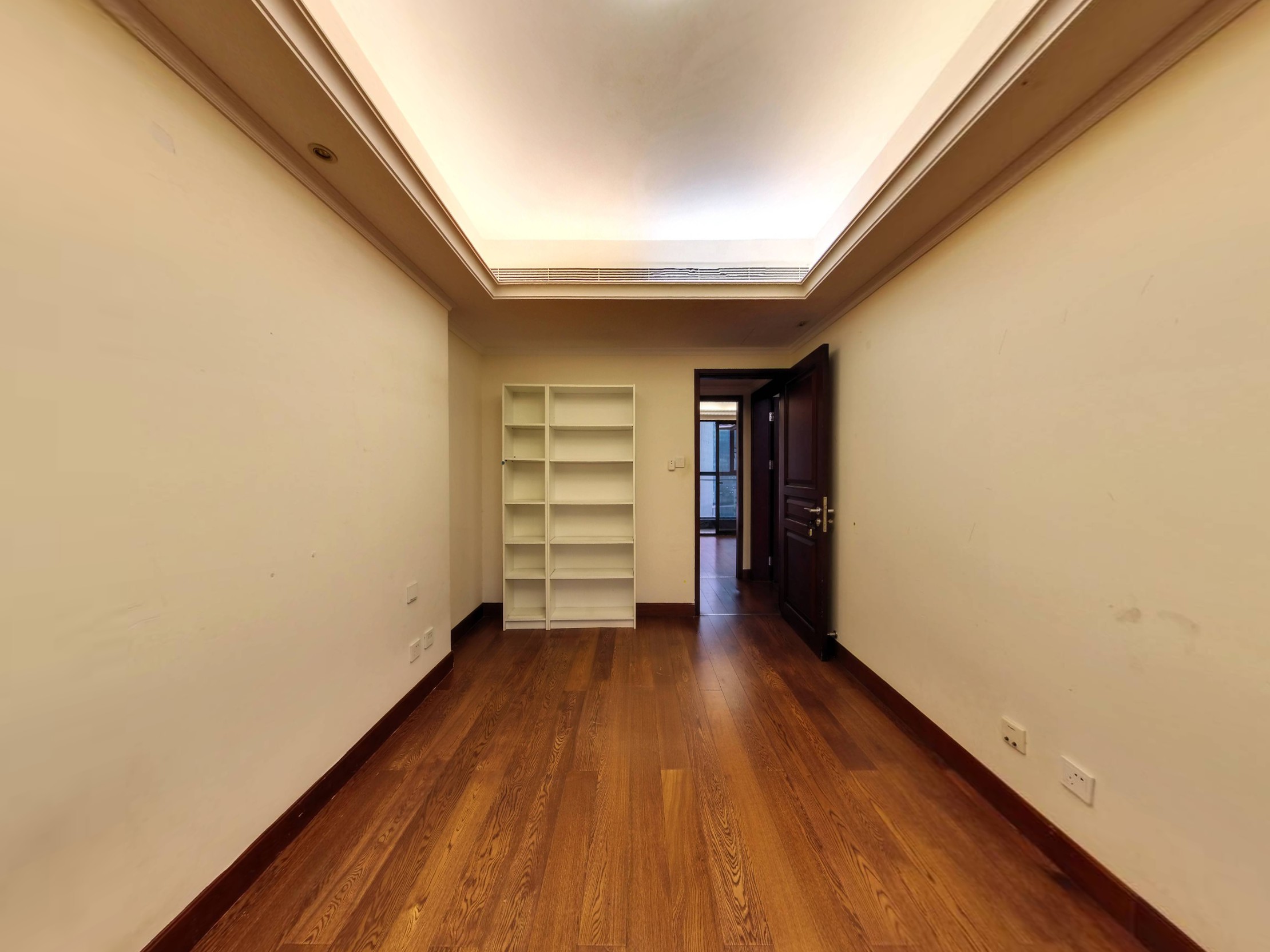 业主诚心出售，出价即谈，欢迎上客。