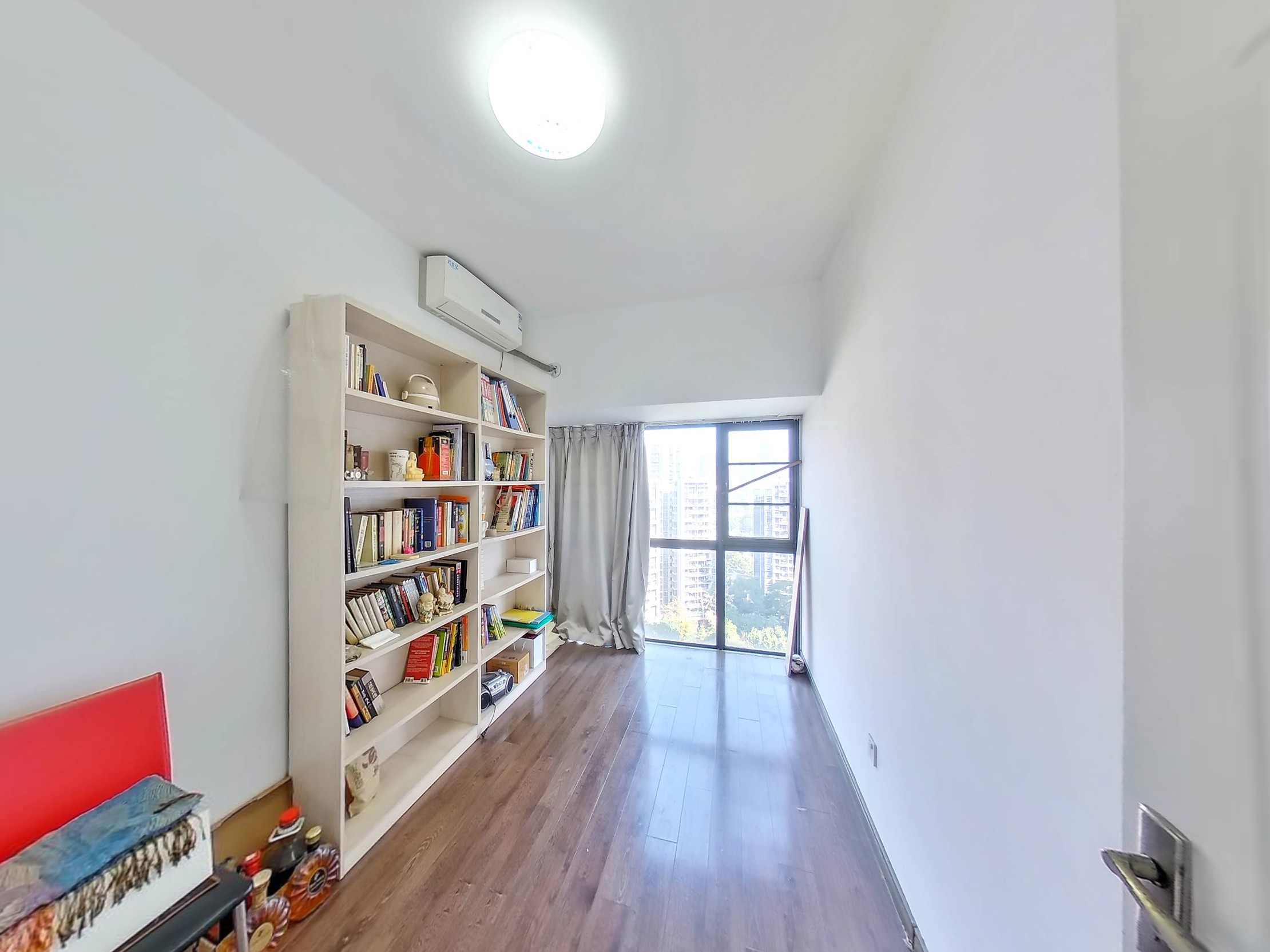 厅出阳台，居住舒适