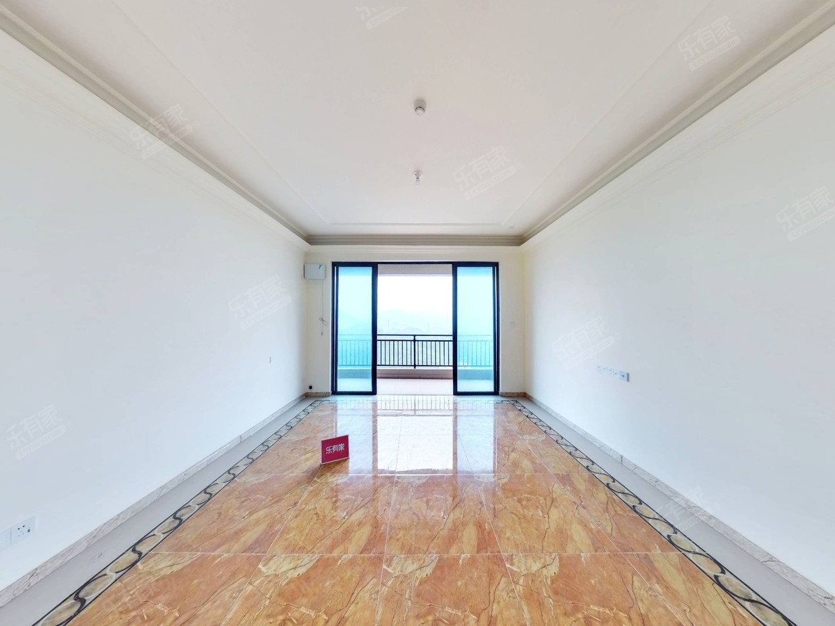 碧桂园高层大面积南北对流5房3卫出售，视野景观好。