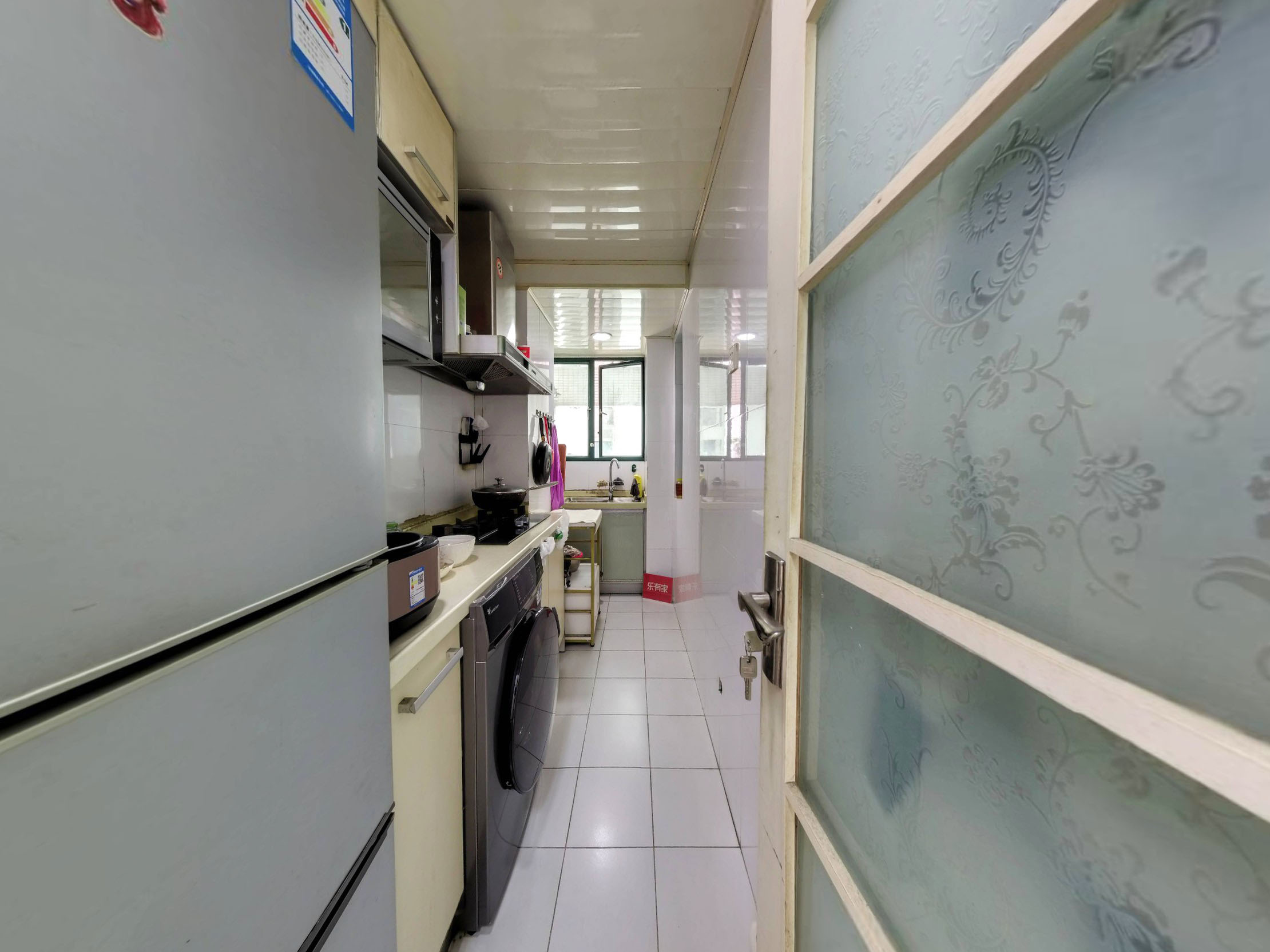 金色年华家园诚心出售，低于均价，户型方正，通风采光优，带地面花园，人车分流，机会难得！