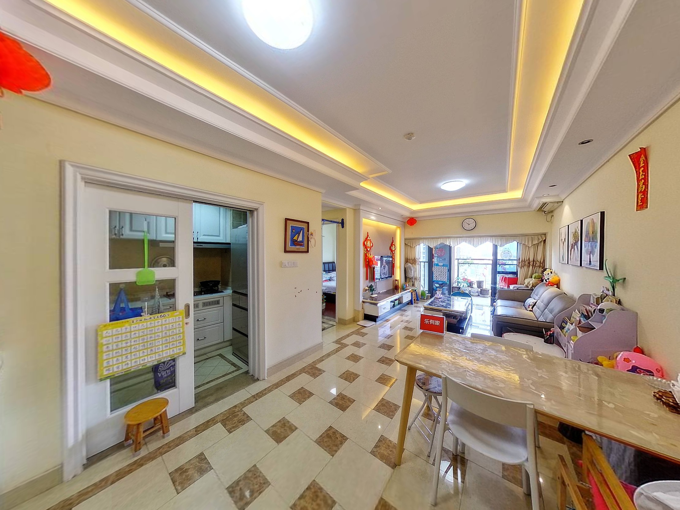 信义两房诚心出售，朝南中间楼层采光好