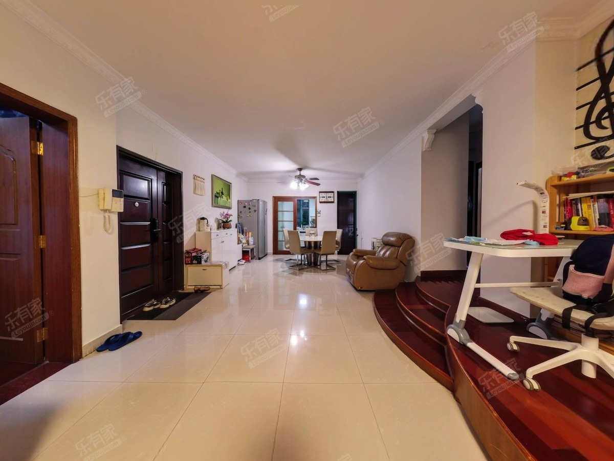 户型大气，高使用率高