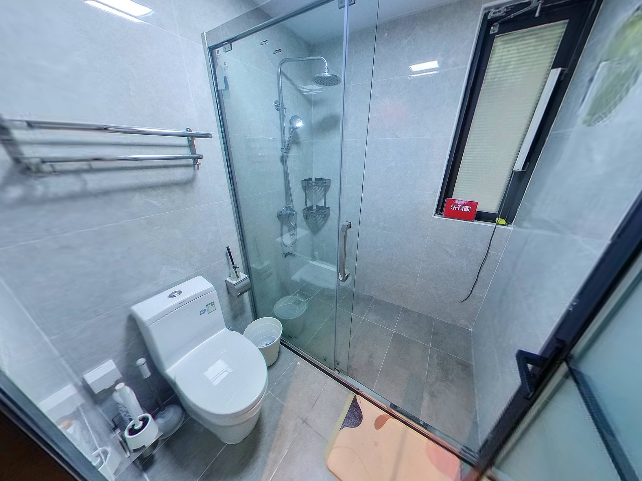 豪华装修大四房，高楼层视野开阔无遮挡看海景，看房方便