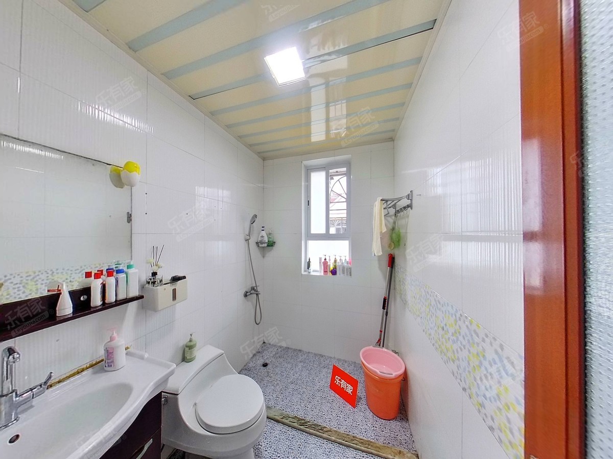 户型方正实用，面积大，居家舒适，采光通风好